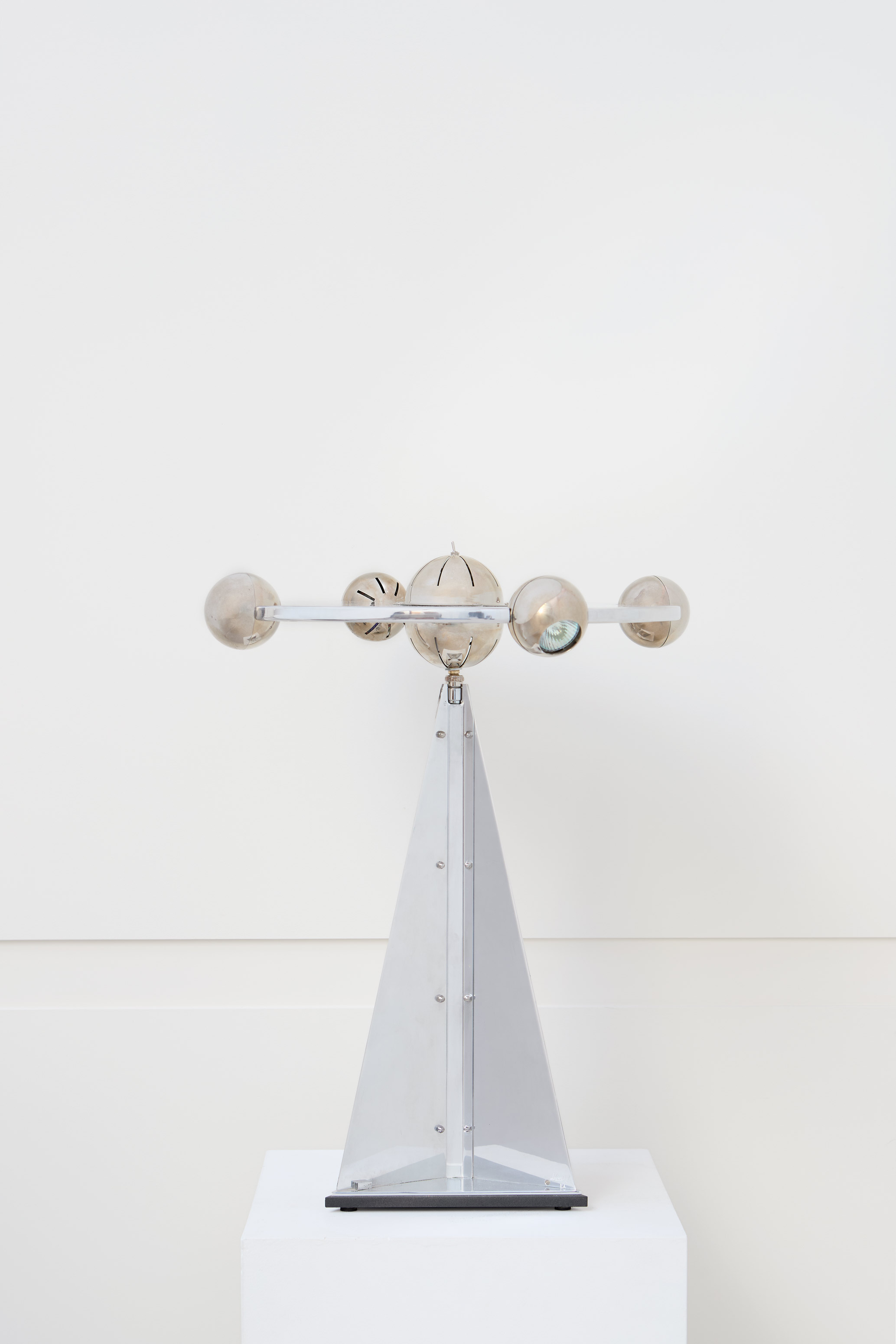 Yonel Lebovici, “Soucoupe petit modèle” lamp, vue 01