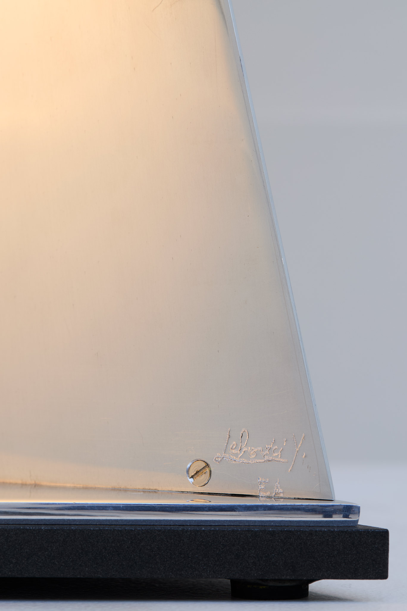 Yonel Lebovici, “Soucoupe petit modèle” lamp, vue 01