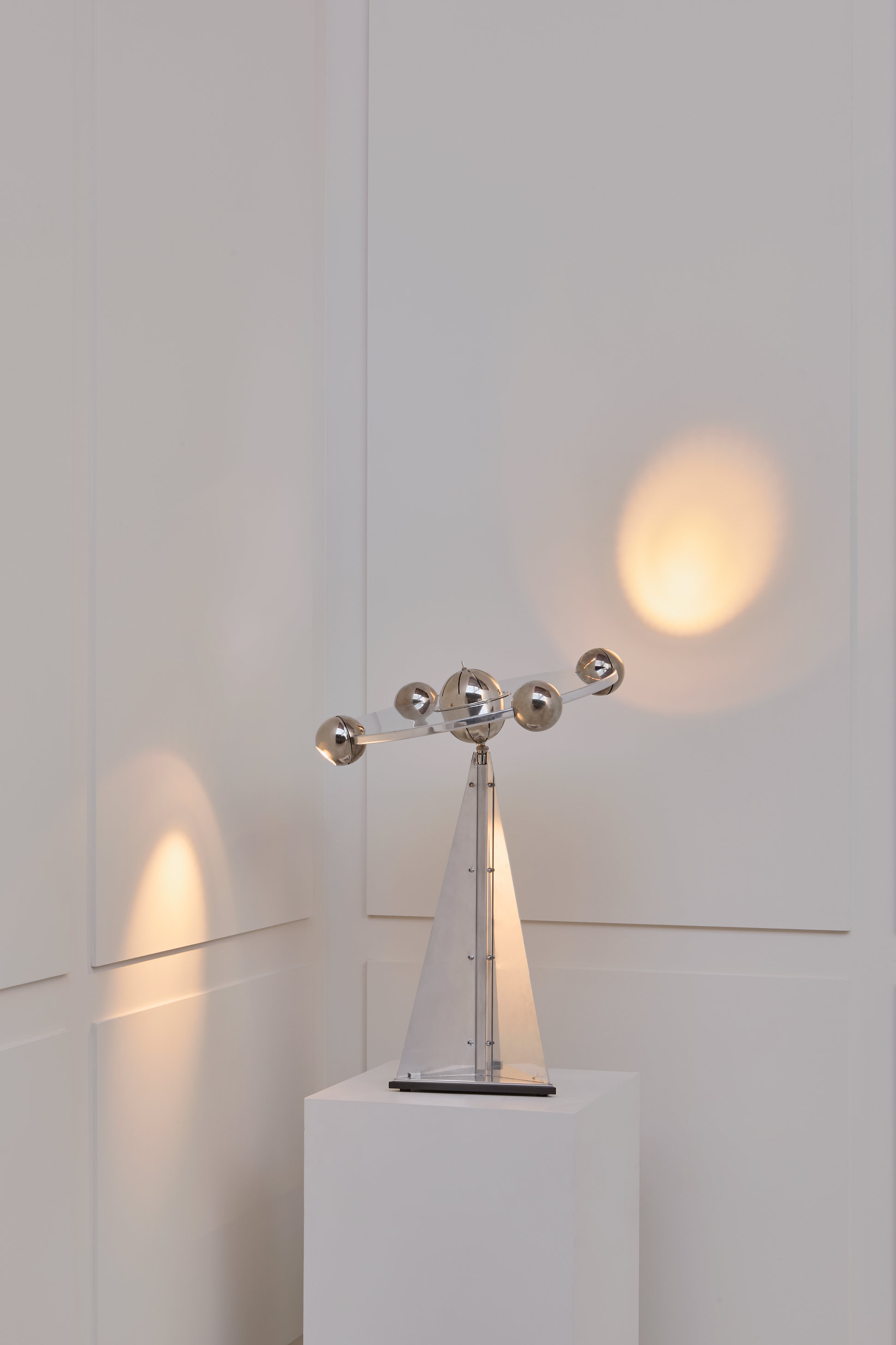 Yonel Lebovici, “Soucoupe petit modèle” lamp, vue 01