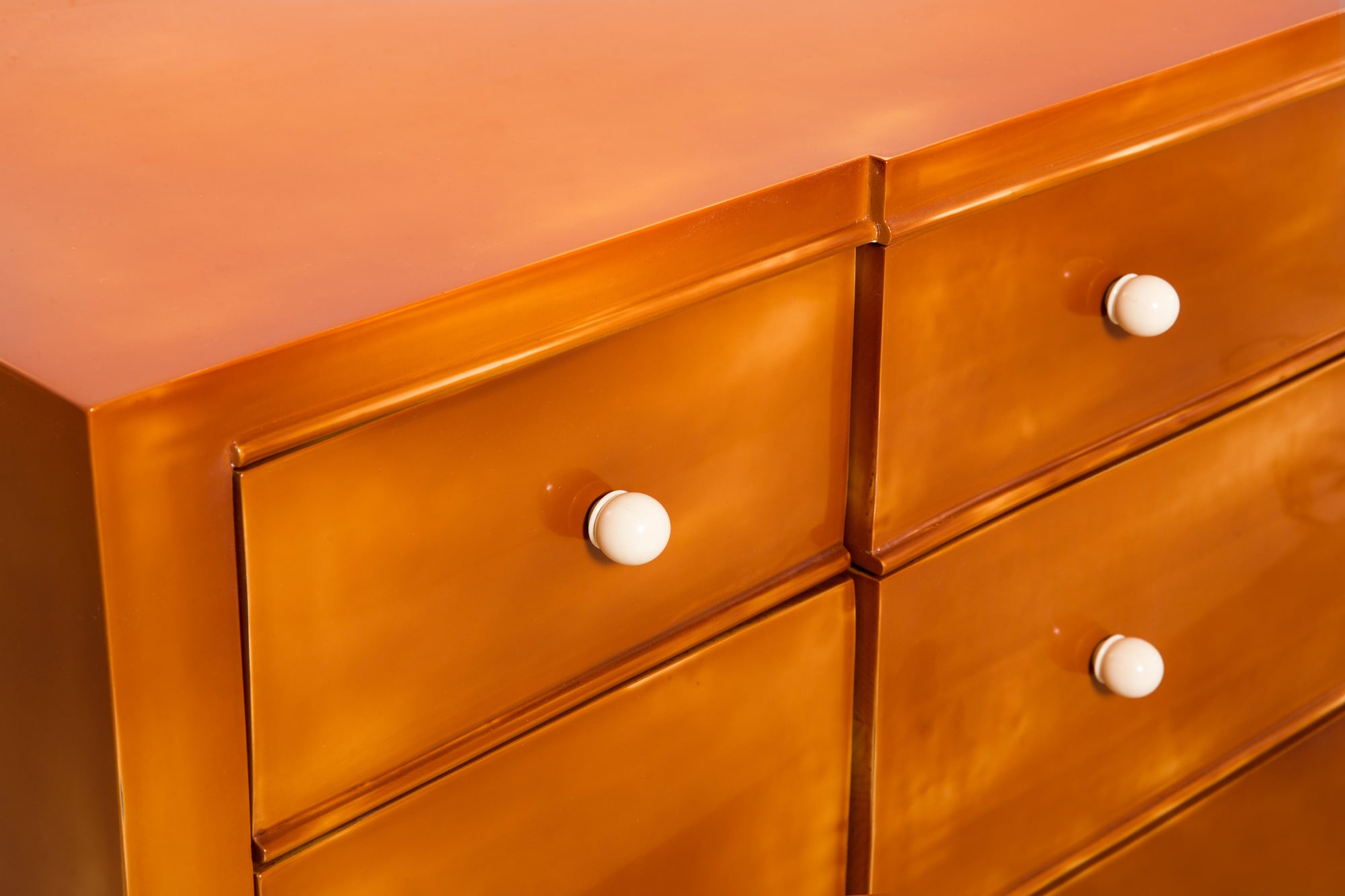 André Arbus, Lacquered chest of drawers, vue 01