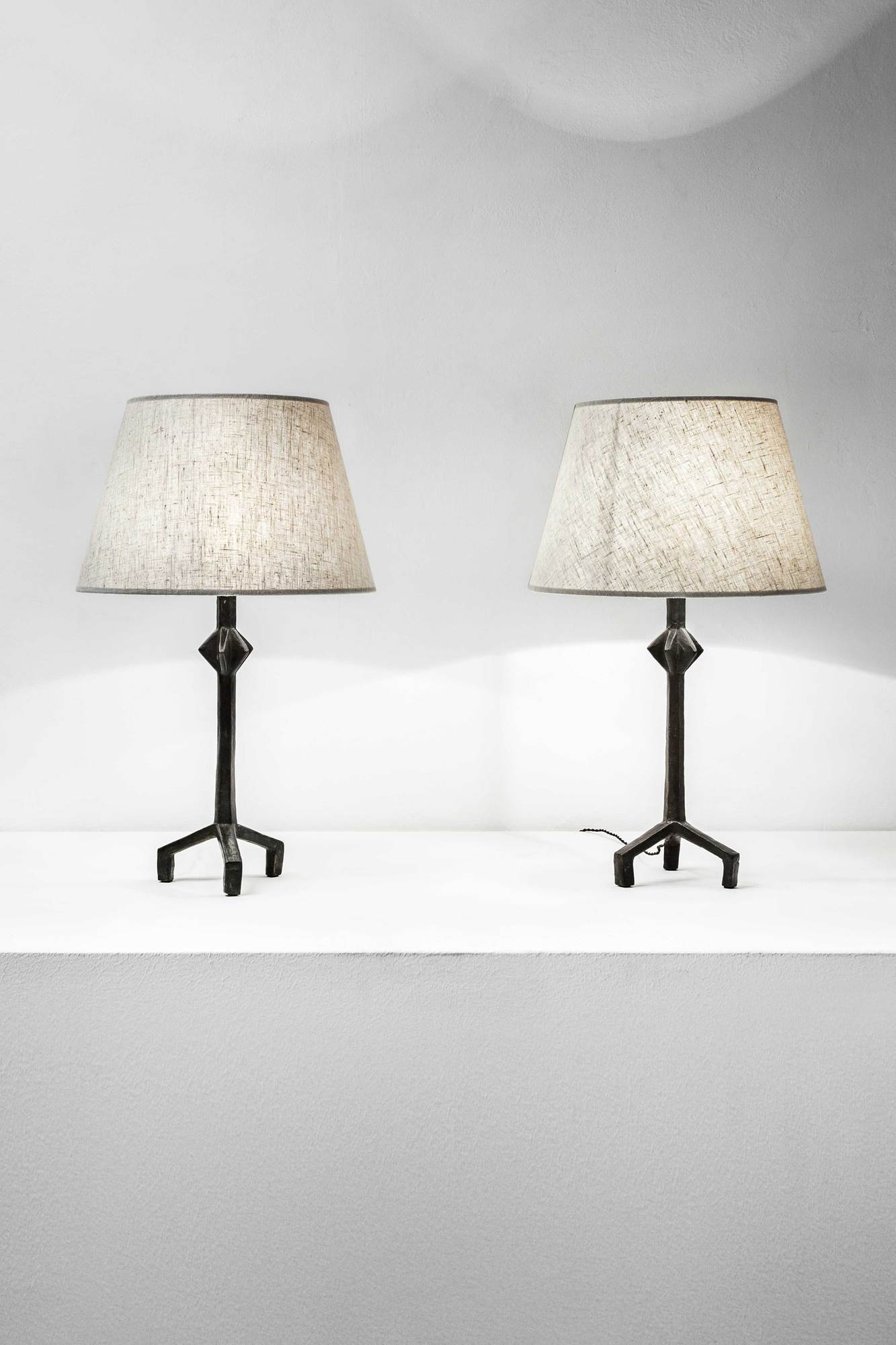 ALBERTO GIACOMETTI, Pair of “Etoile” lamps, vue 01