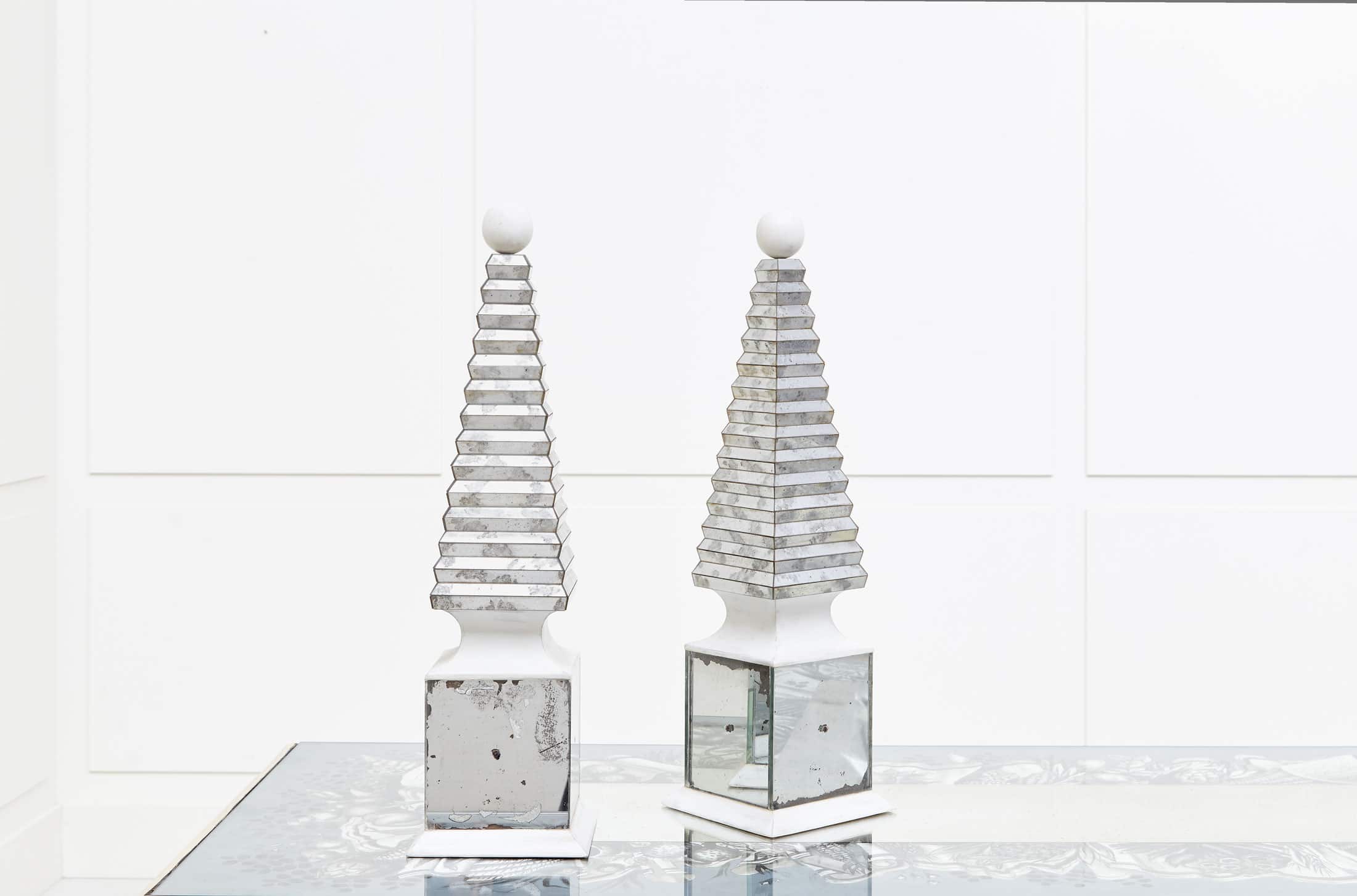 Serge Roche, Tall and rare pair of obelisks, vue 01
