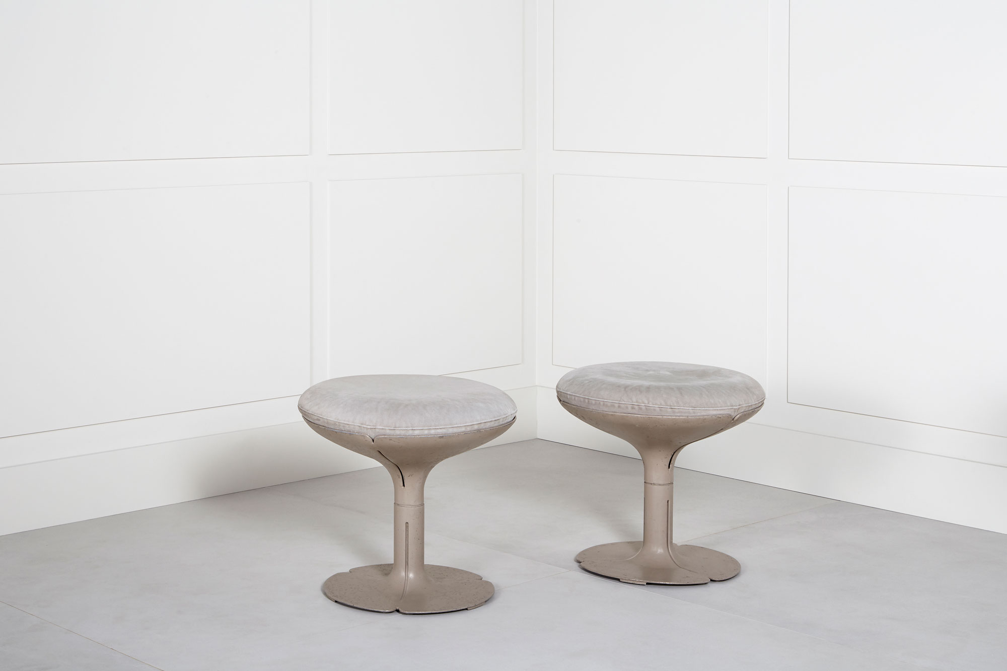 Pierre Paulin, Pair of “Elysée” stools, vue 01