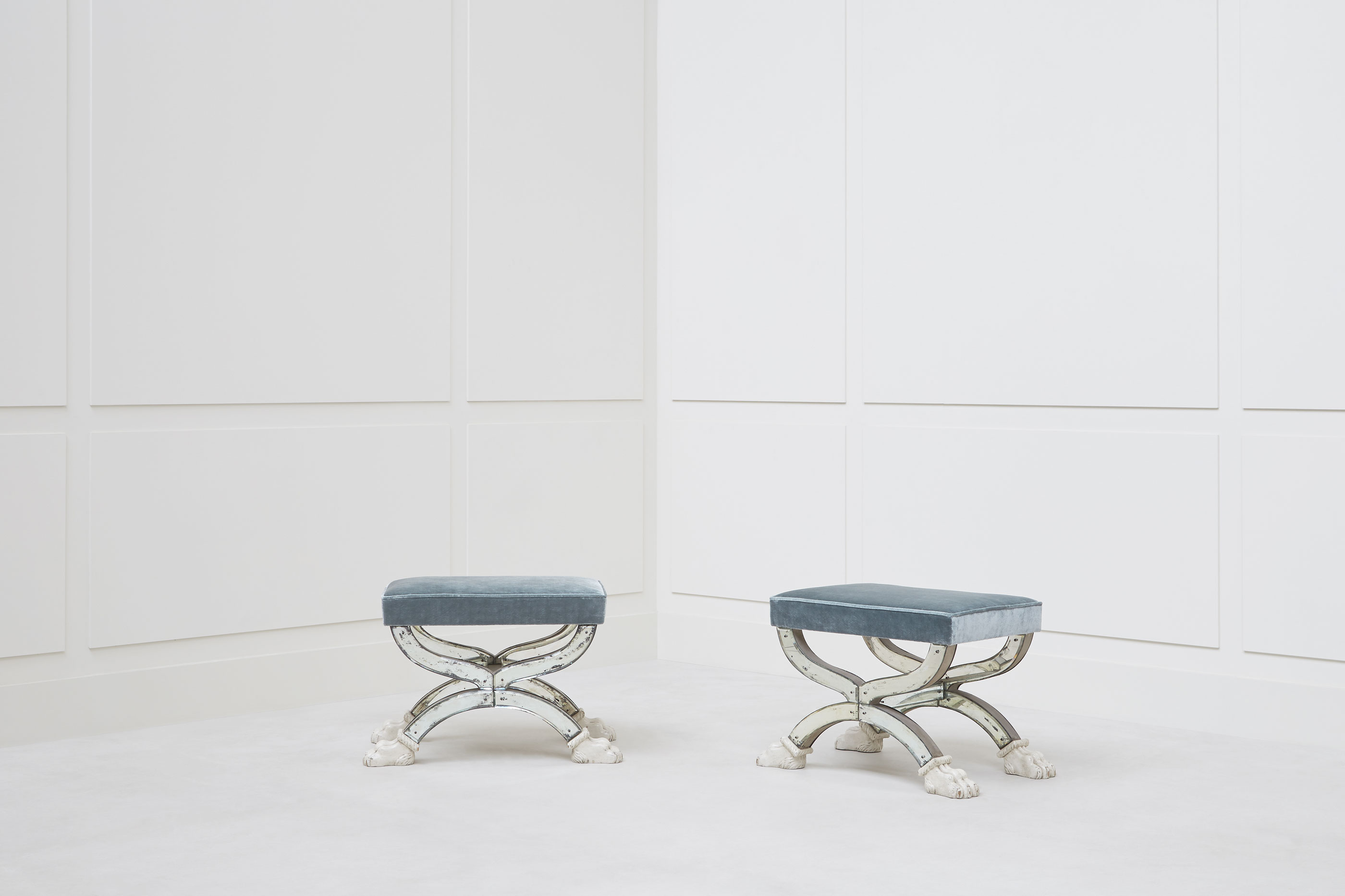 Serge Roche, Pair of stools, vue 01