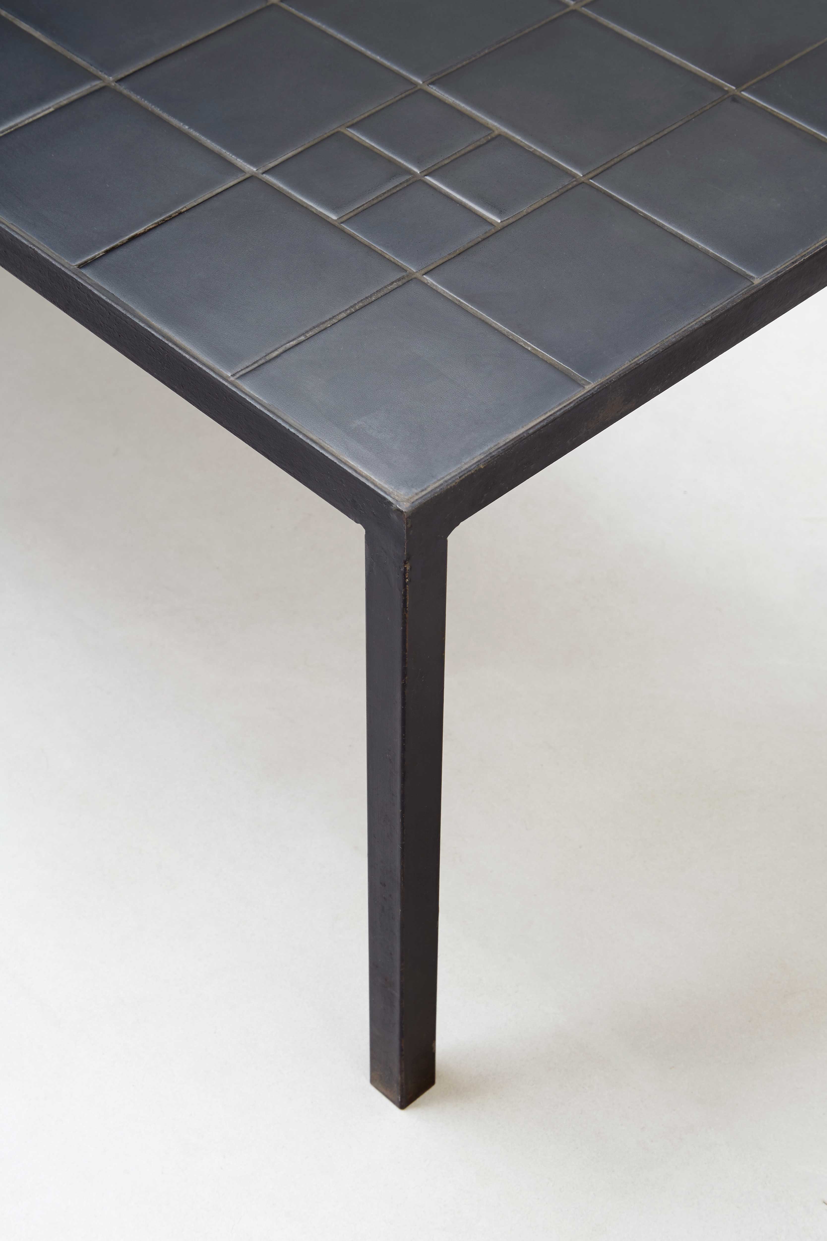 Georges Jouve, Table basse en céramique noire, vue 01