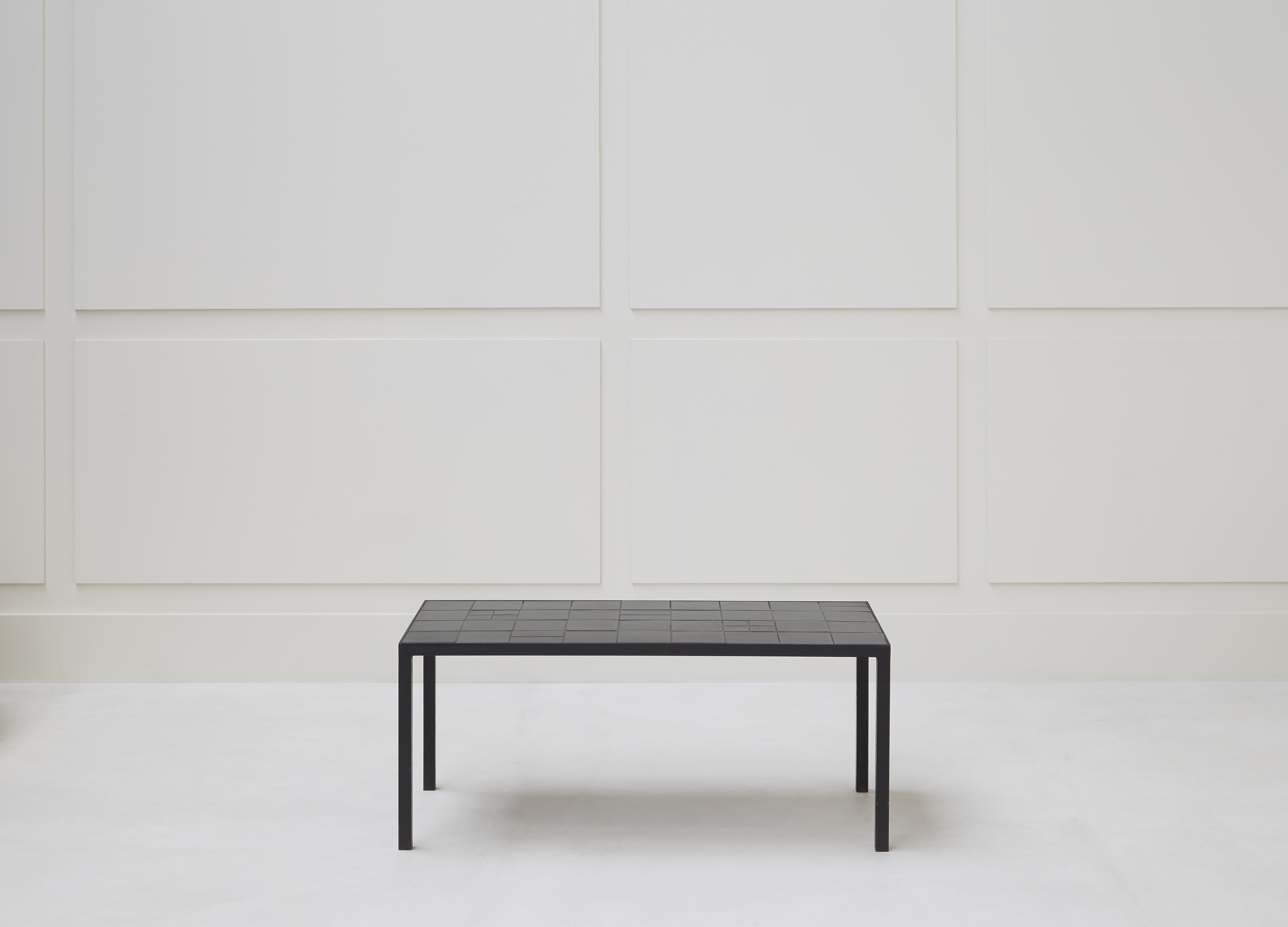 Georges Jouve, Table basse en céramique noire, vue 01