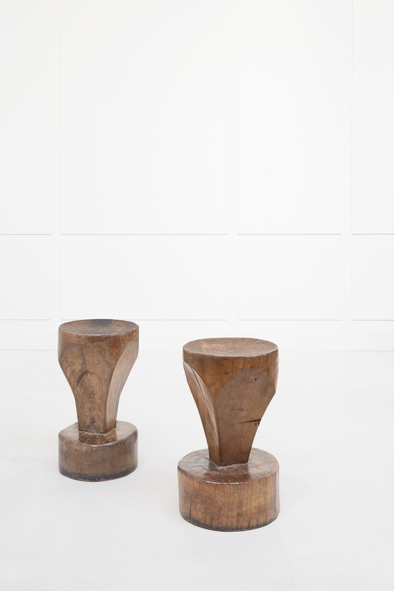 Jose Zanine Caldas, Pair of sculptural side tables, vue 01