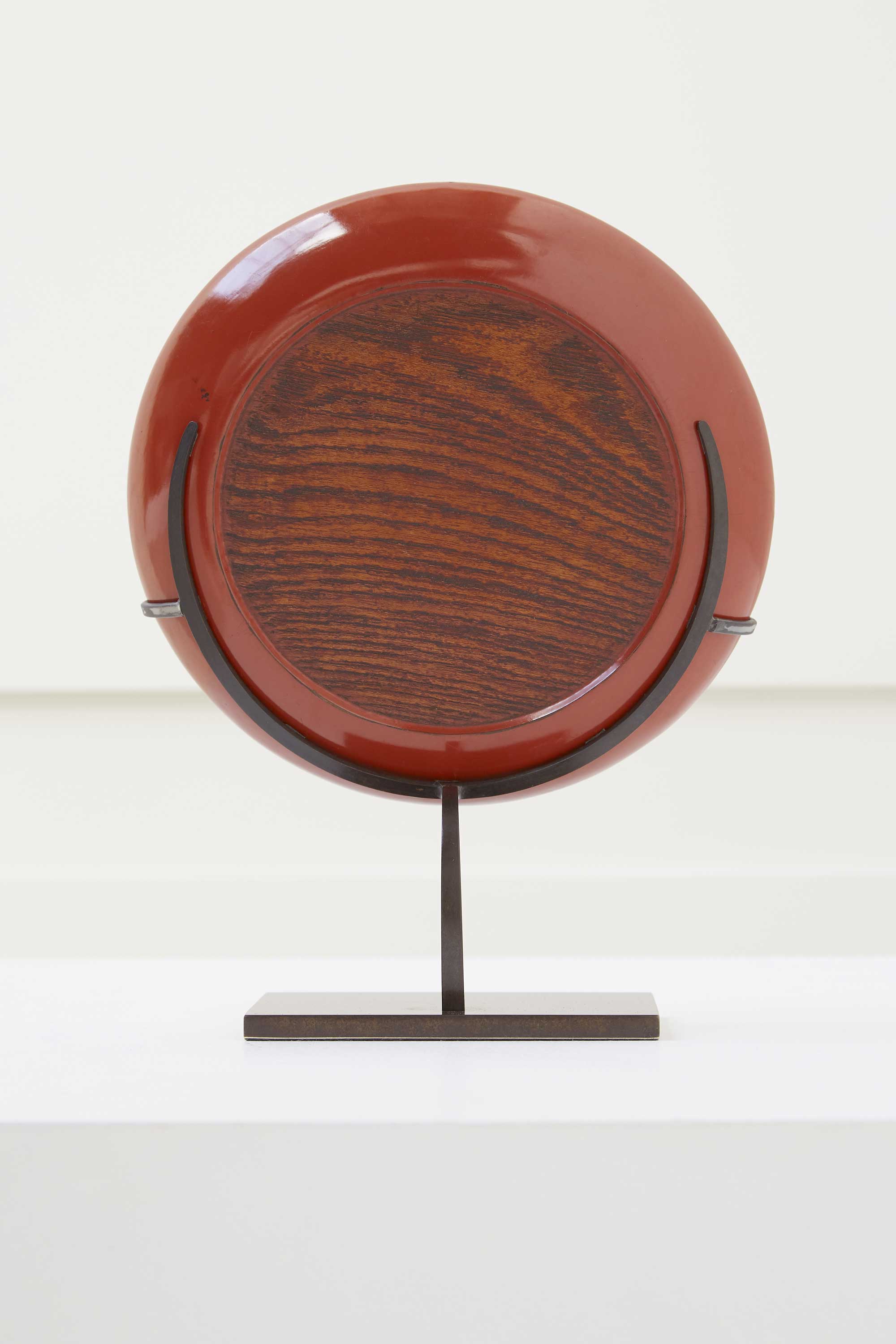 Eileen Gray, Lacquered platter, vue 01