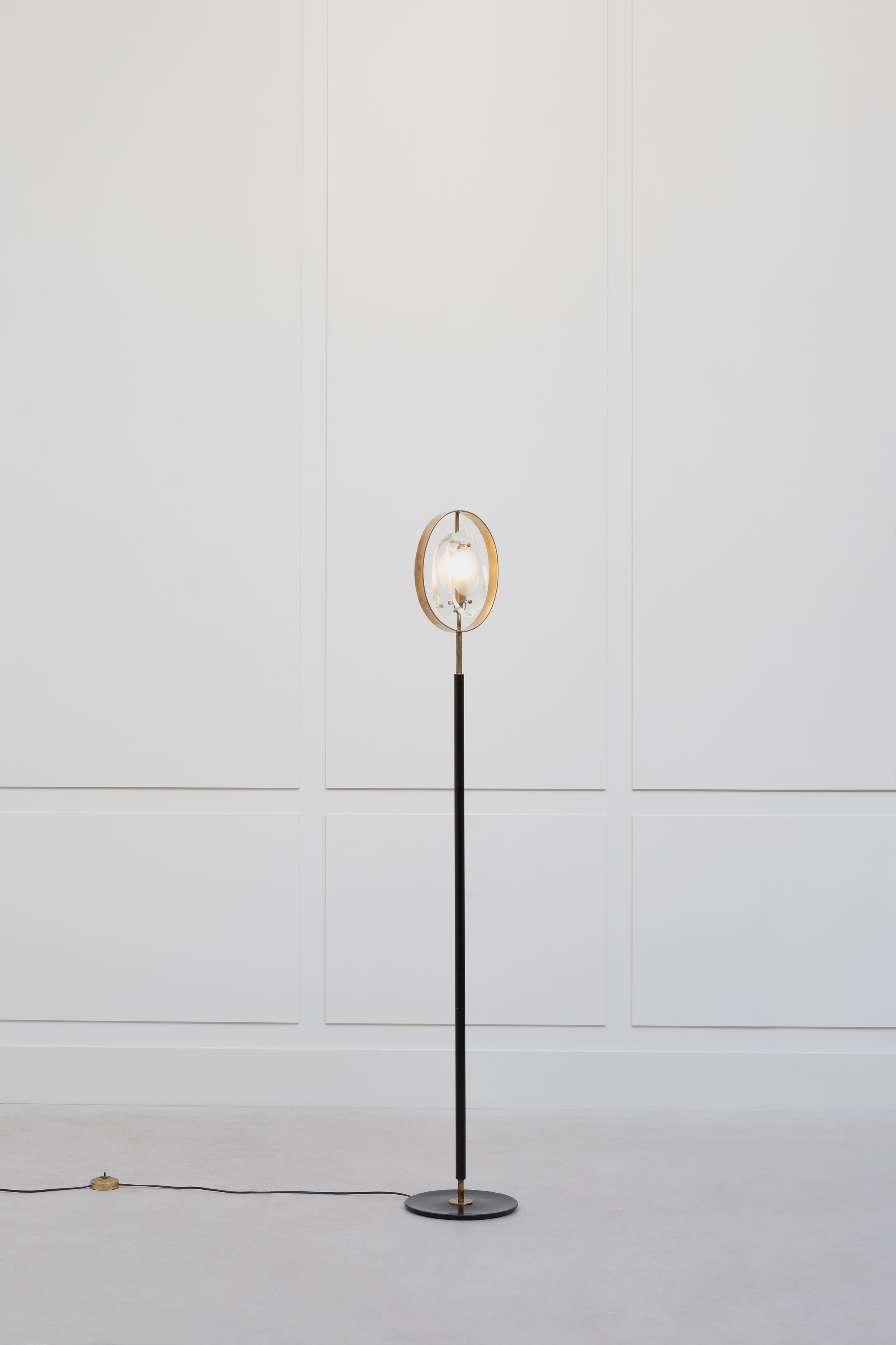 Max Ingrand, Lampadaire « Micro »,  modèle « n°2020 », vue 01