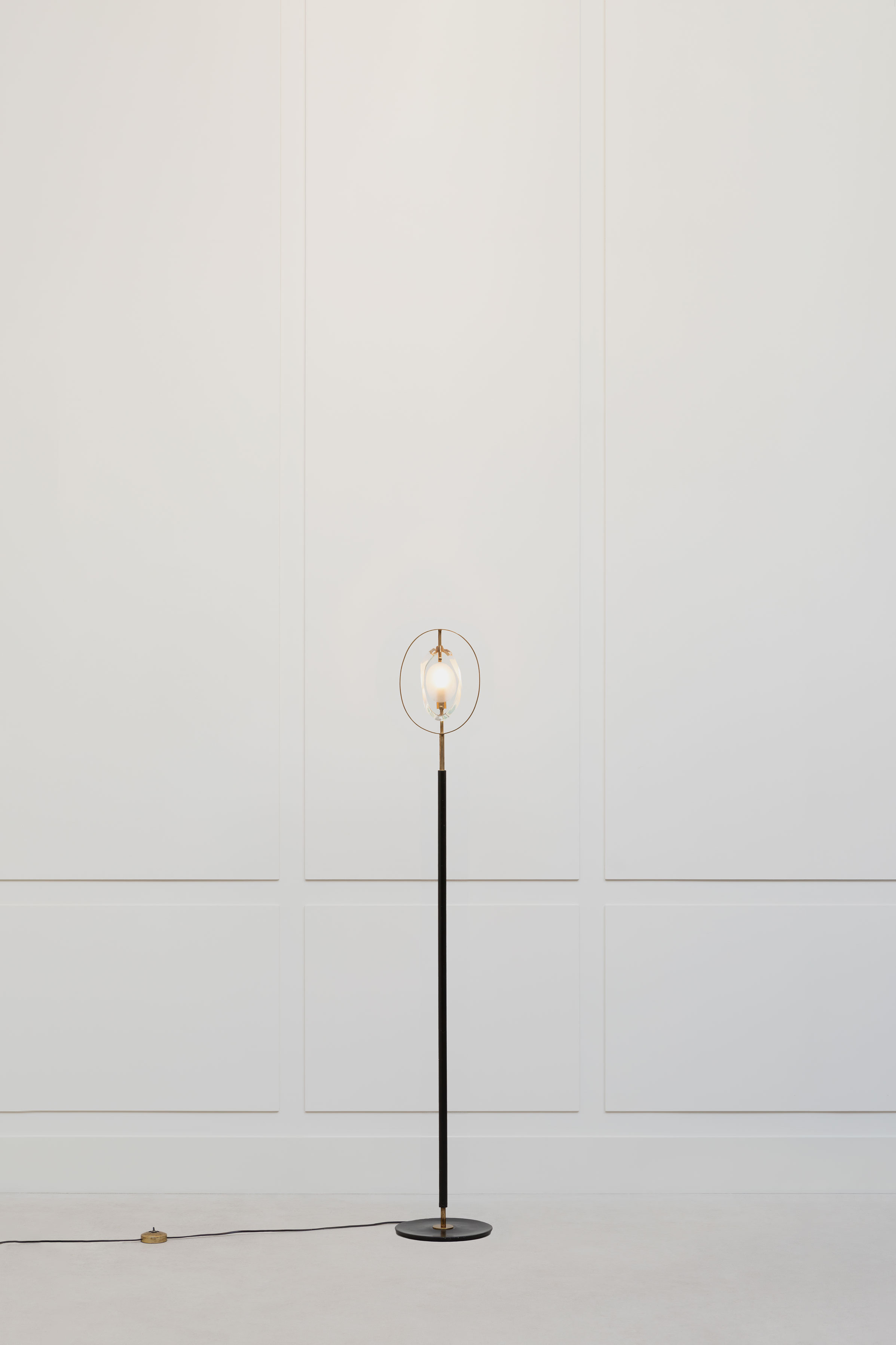 Max Ingrand, Lampadaire « Micro »,  modèle « n°2020 », vue 01