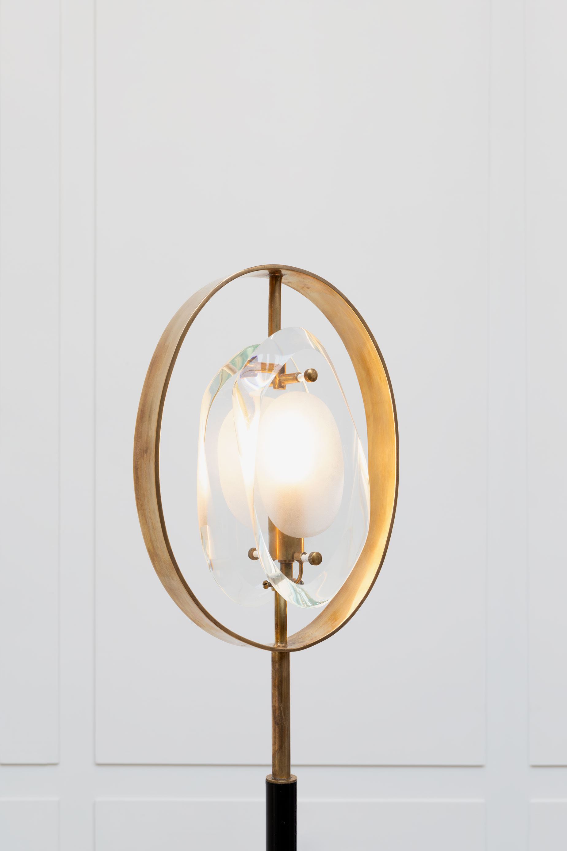 Max Ingrand, Lampadaire « Micro »,  modèle « n°2020 », vue 01