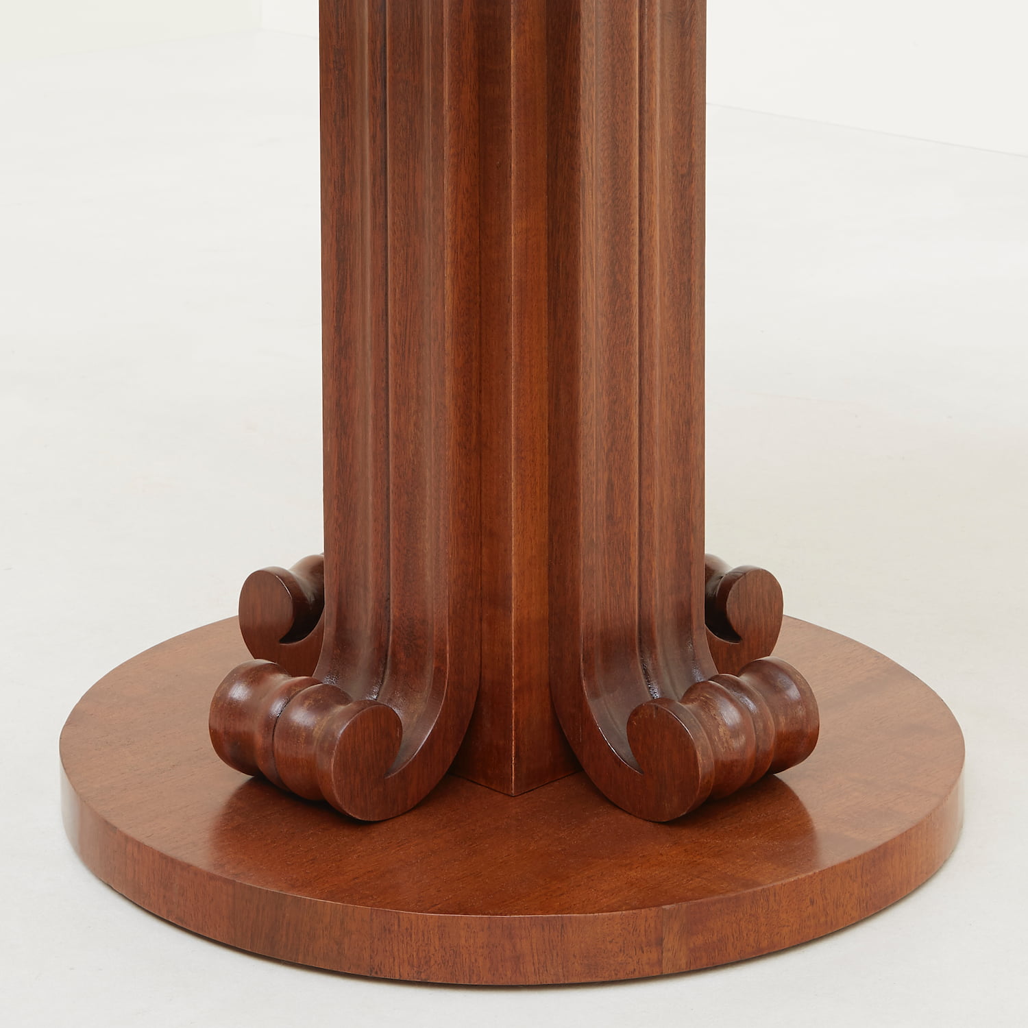 Jean-Charles Moreux, Pedestal table, vue 01