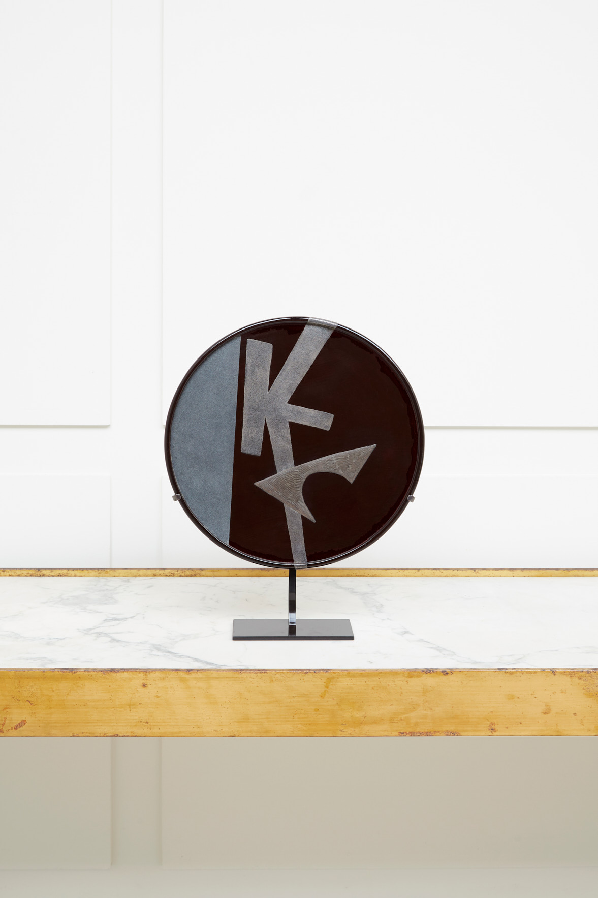 Eileen Gray, Lacquered plate, vue 01