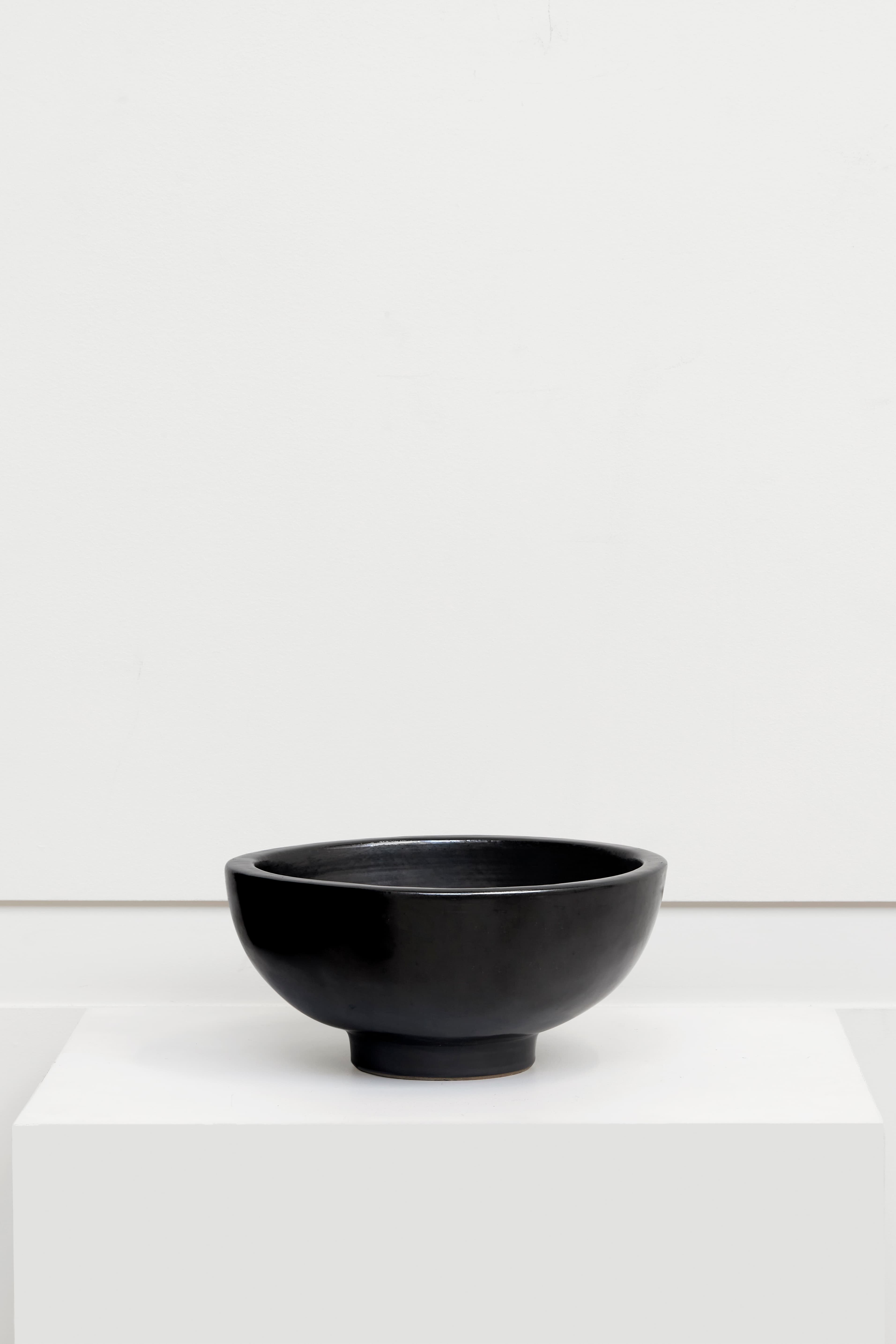 Georges Jouve, black enameled bowl, vue 01