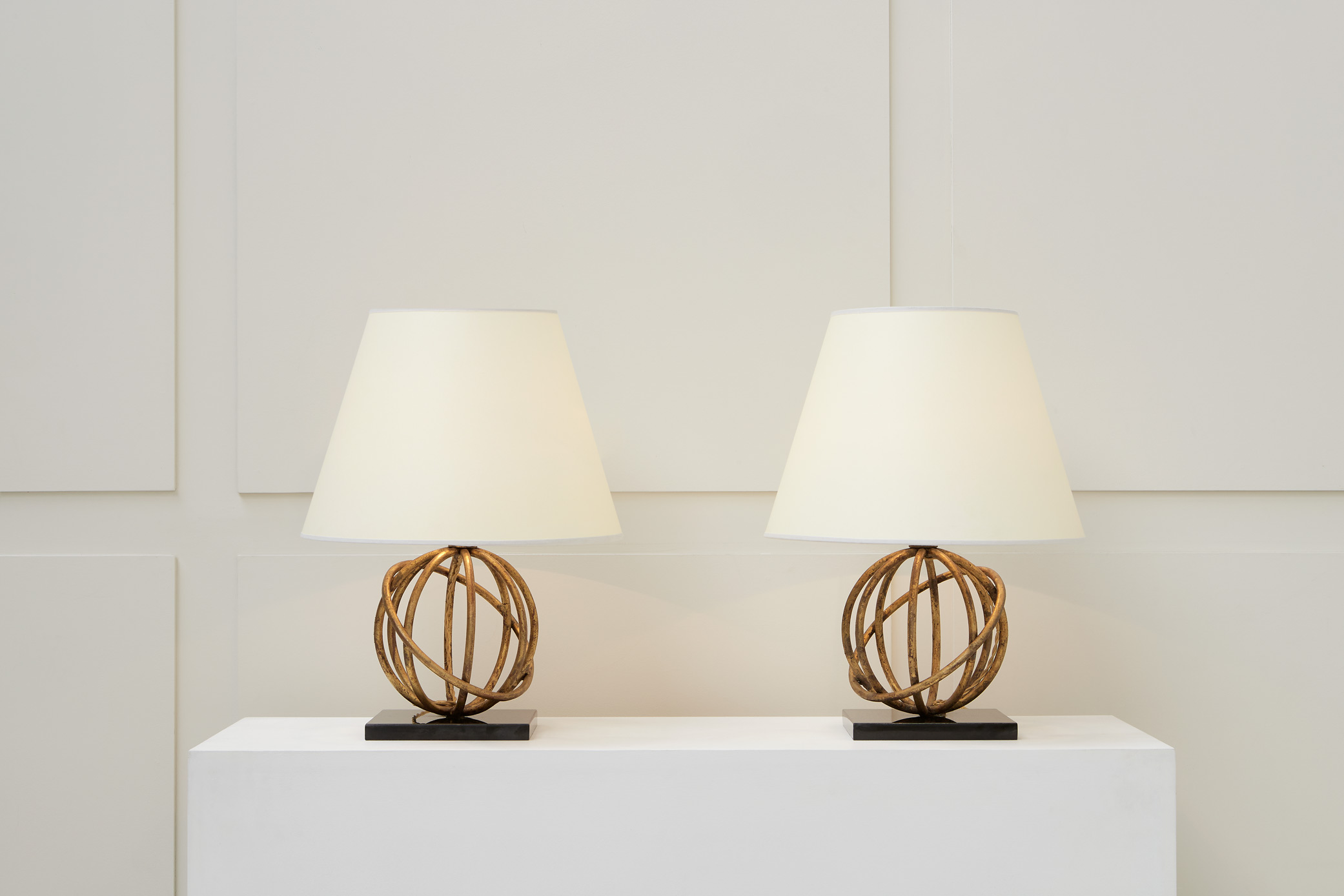 Jean Royère, paire de lampes « Sphère », vue 01