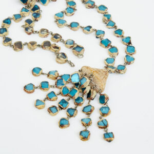 Collier en talosel bleu de Line Vautrin