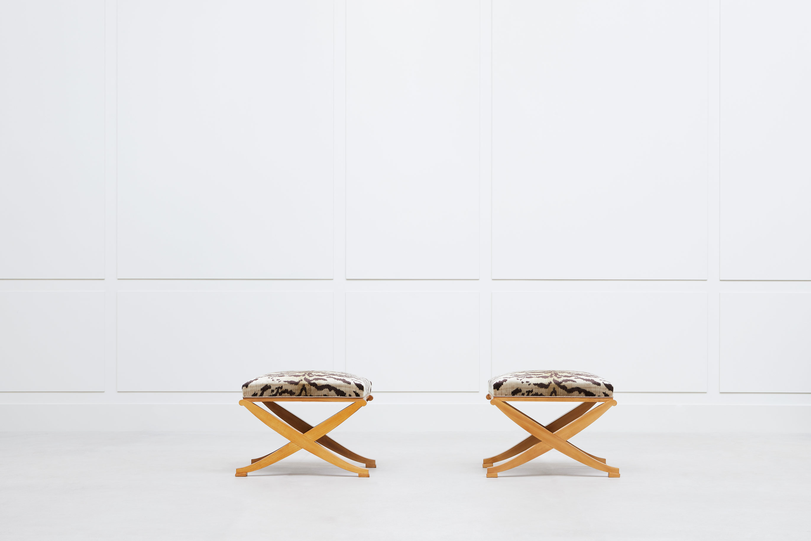 André Arbus, pair of stools, vue 01