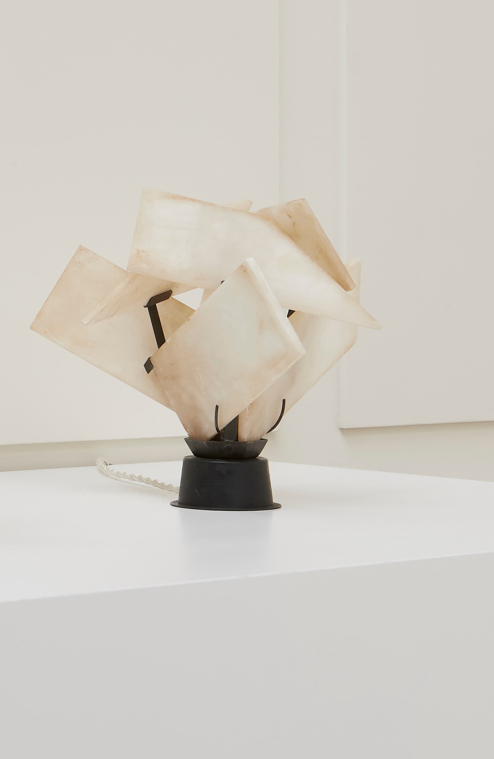 Pierre Chareau, “LP 166” or “La Fleur” lamp, vue 01