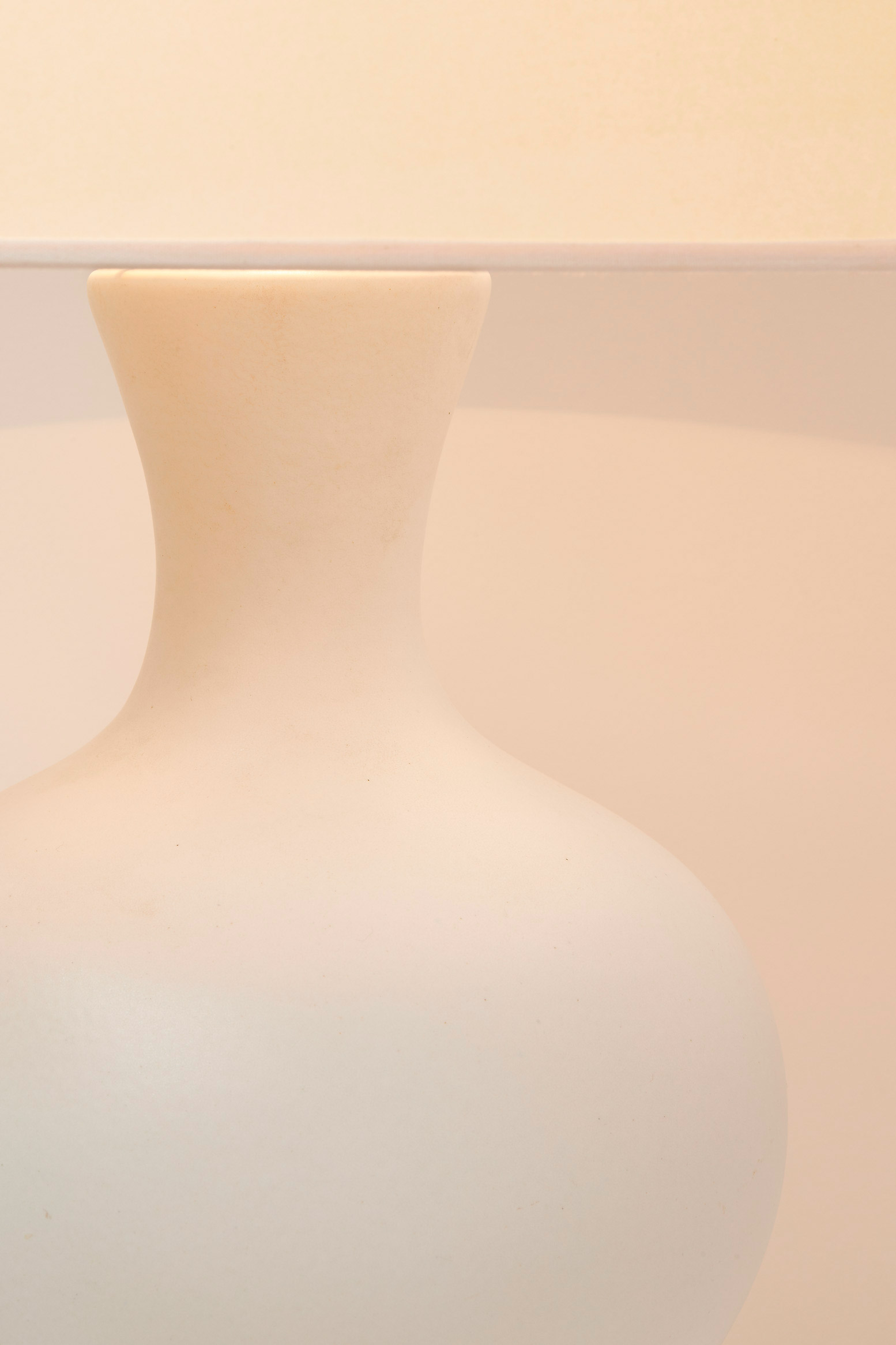 Denise Gatard, lampe émaillée blanche, vue 01