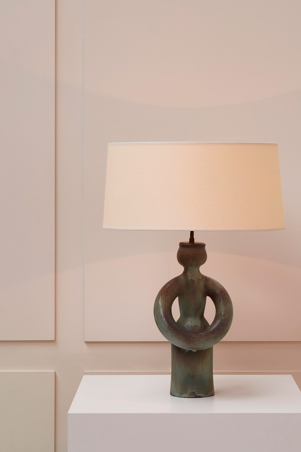 Atelier Madoura & Suzanne Ramié, lampe « Femme », vue 01