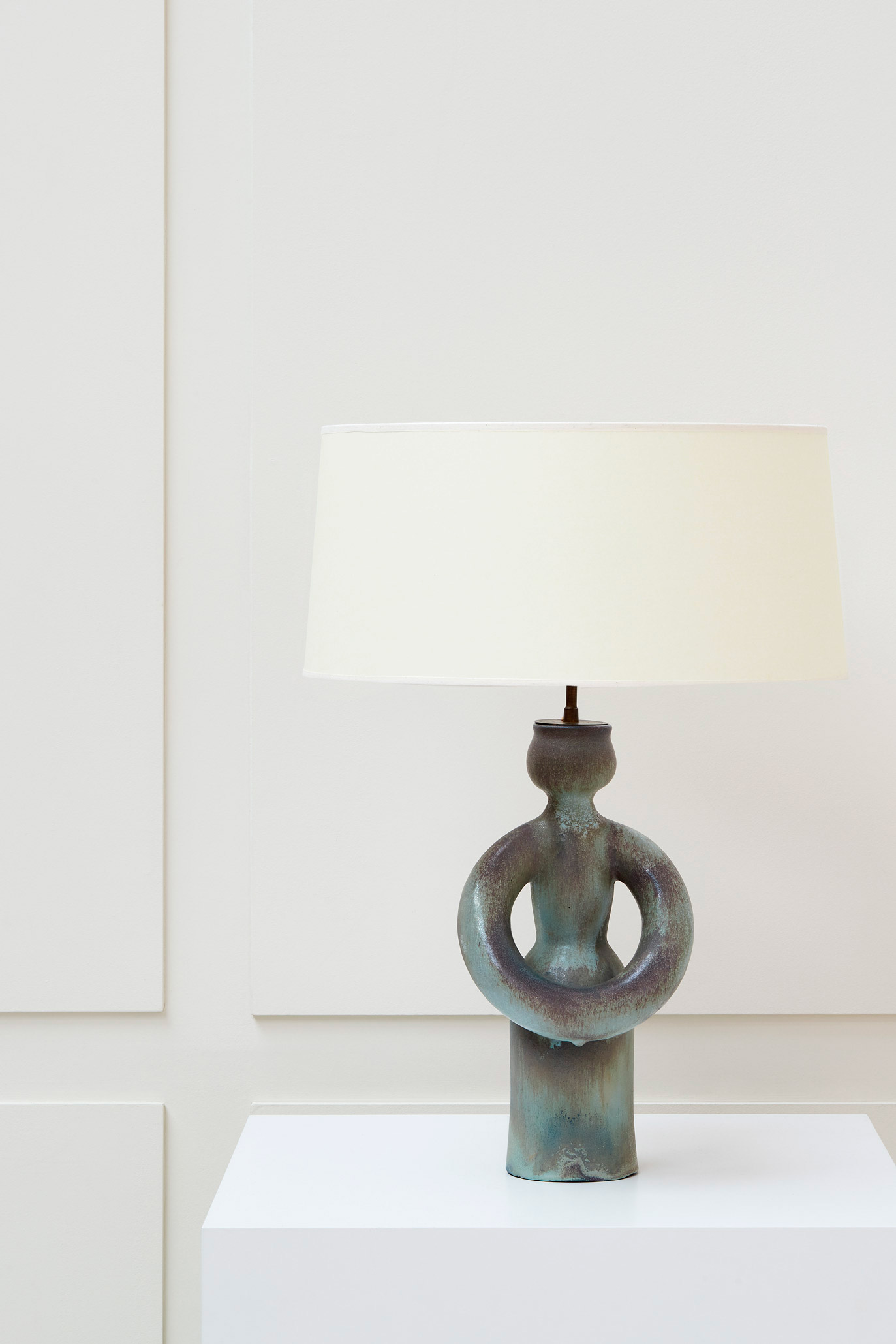 Atelier Madoura & Suzanne Ramié, lampe « Femme », vue 01