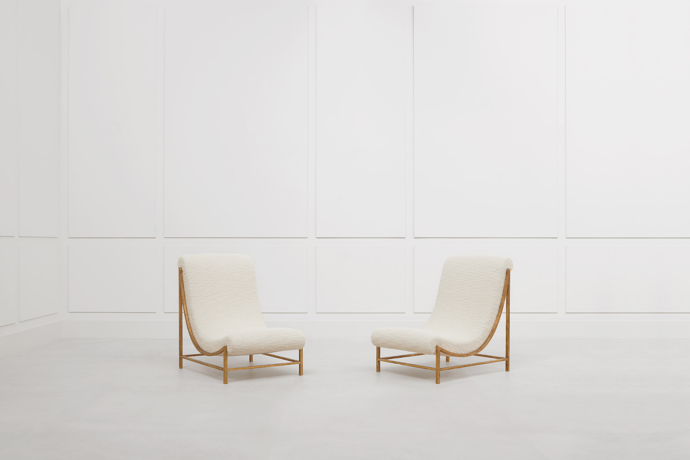 Roger Thibier, pair of low chairs, vue 01