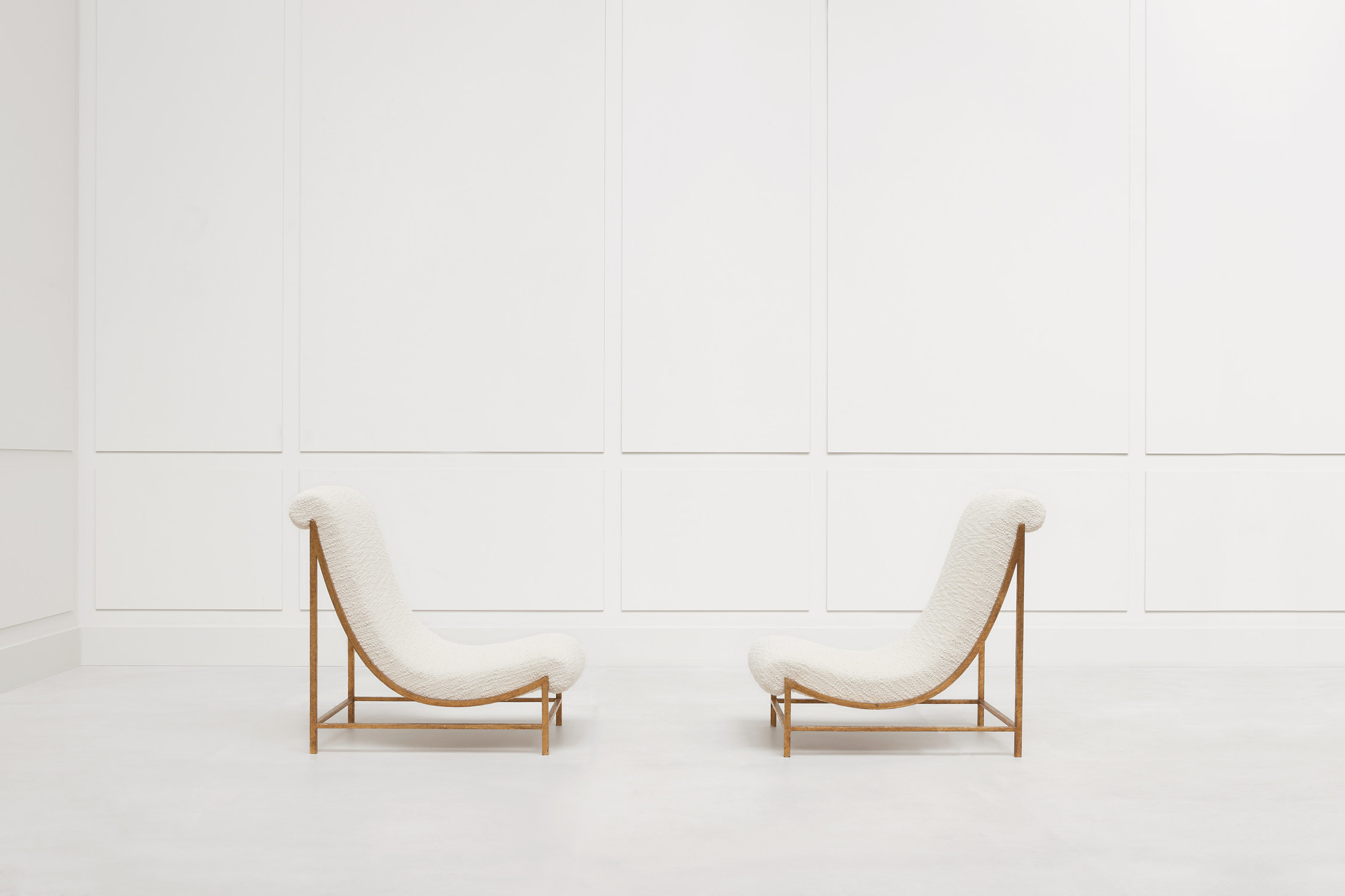 Roger Thibier, pair of low chairs, vue 01