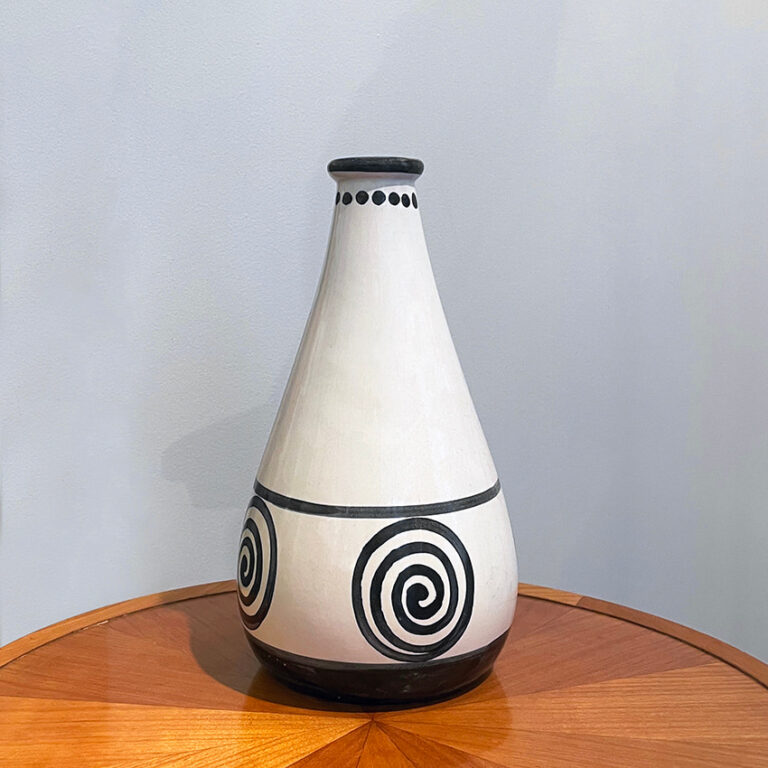 Francis Jourdain, vase ovoïde blanc