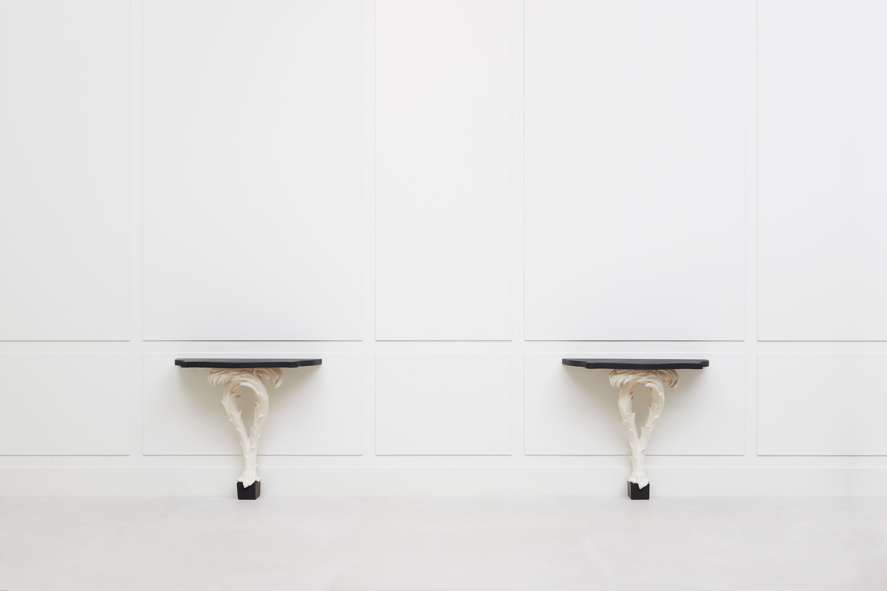 Serge Roche, pair of console tables, vue 01