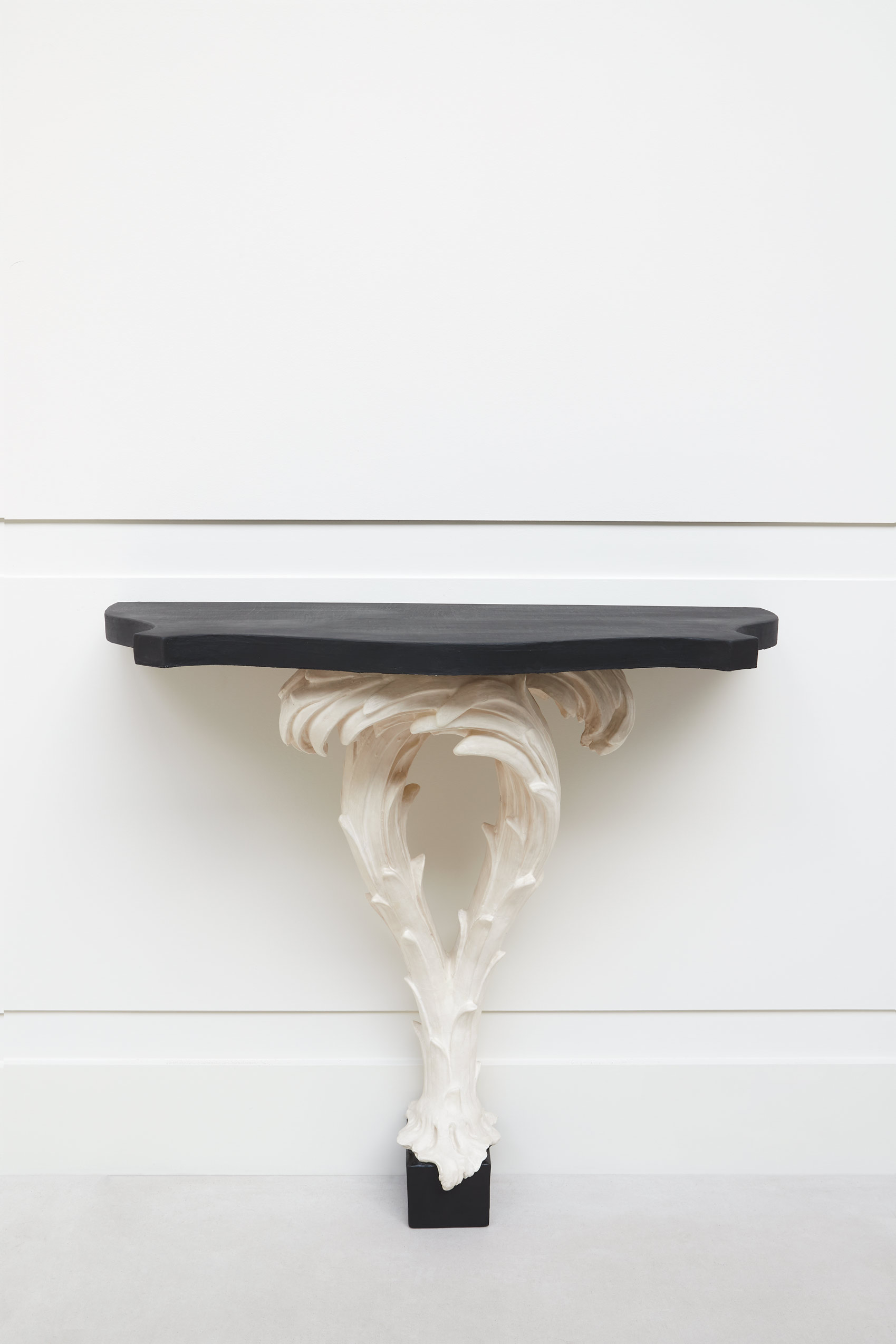 Serge Roche, pair of console tables, vue 01