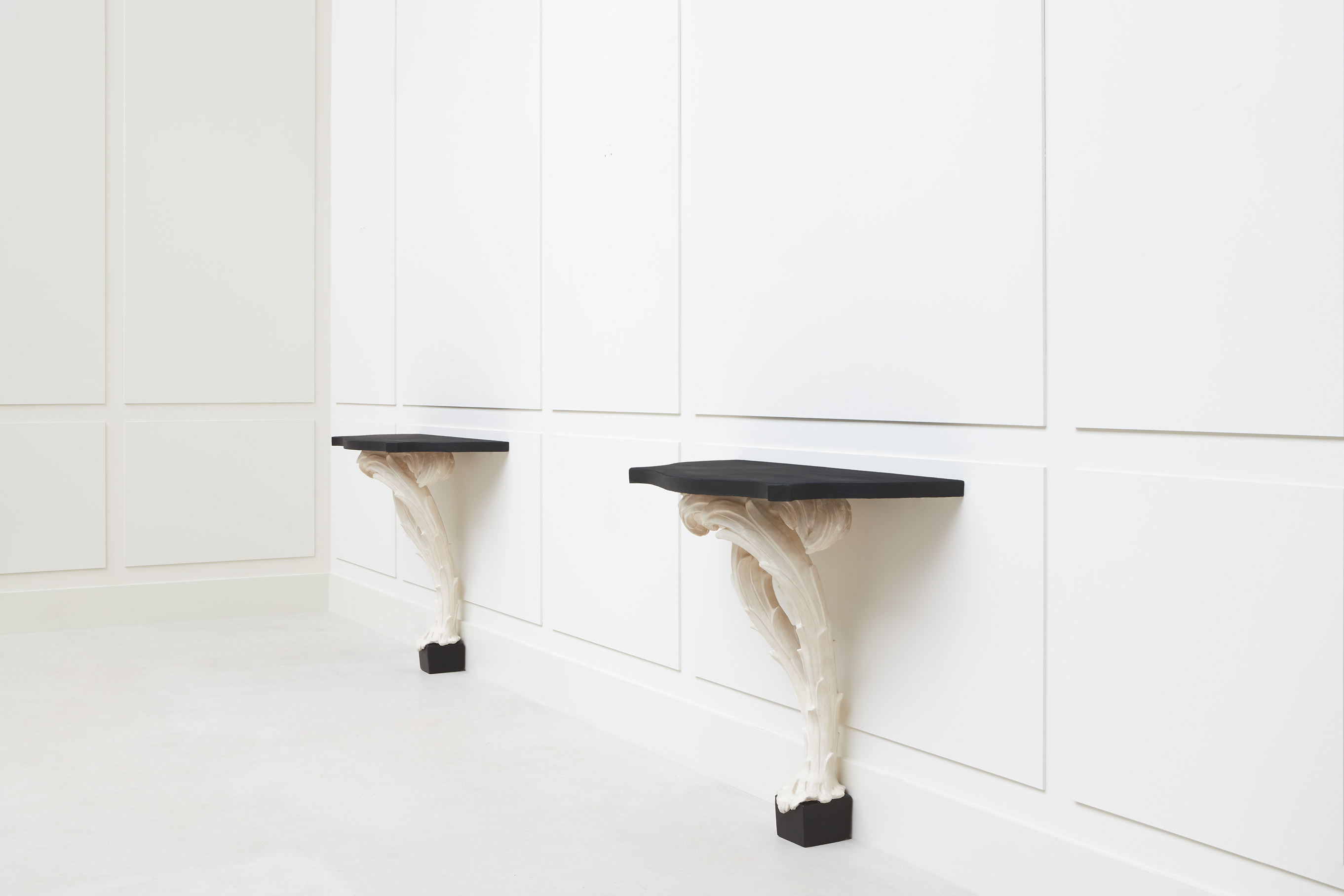 Serge Roche, pair of console tables, vue 01