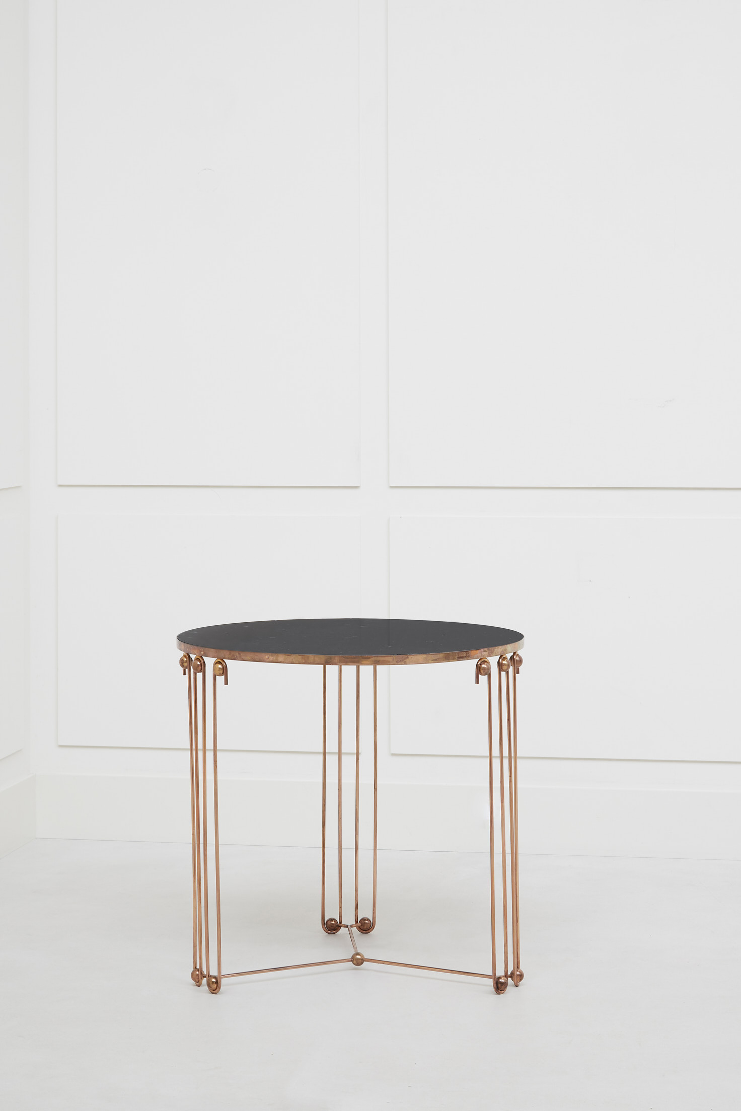 Jean Royère, “Ondulation” pedestal table, vue 01