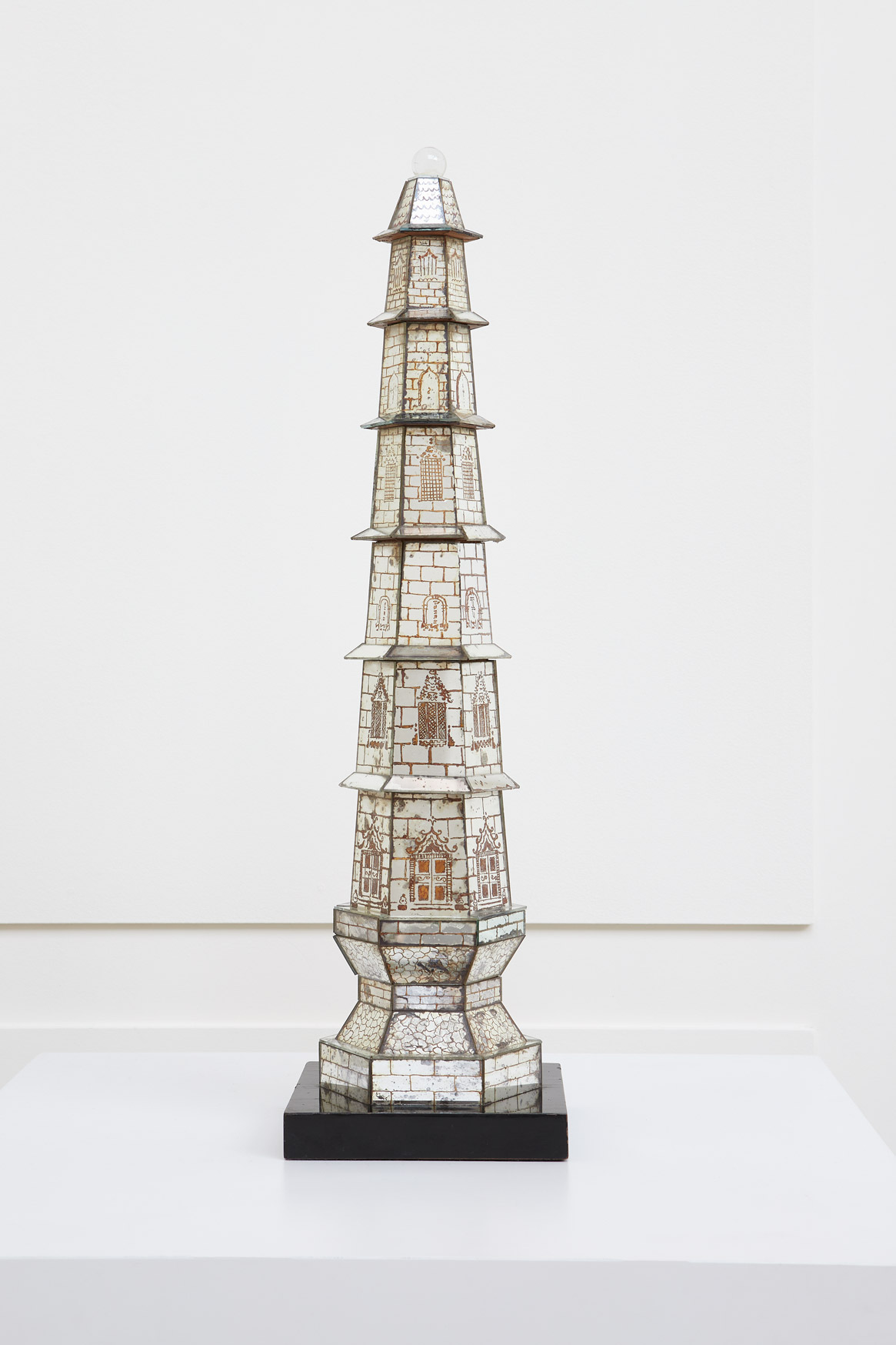 Serge Roche (in the taste of), obelisk, vue 01