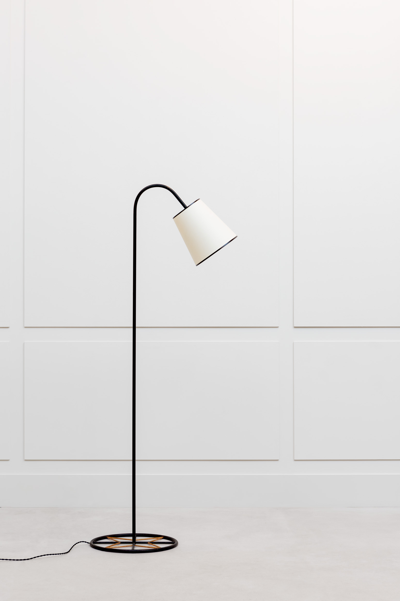 Jean Royère, “Ski” floorlamp, vue 01