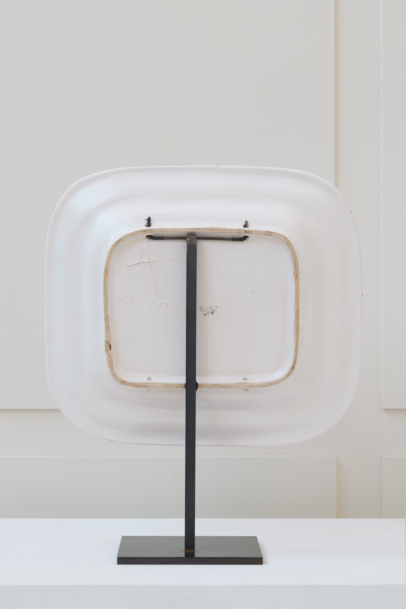 Georges Jouve, Plat en céramique émaillée blanche, vue 01
