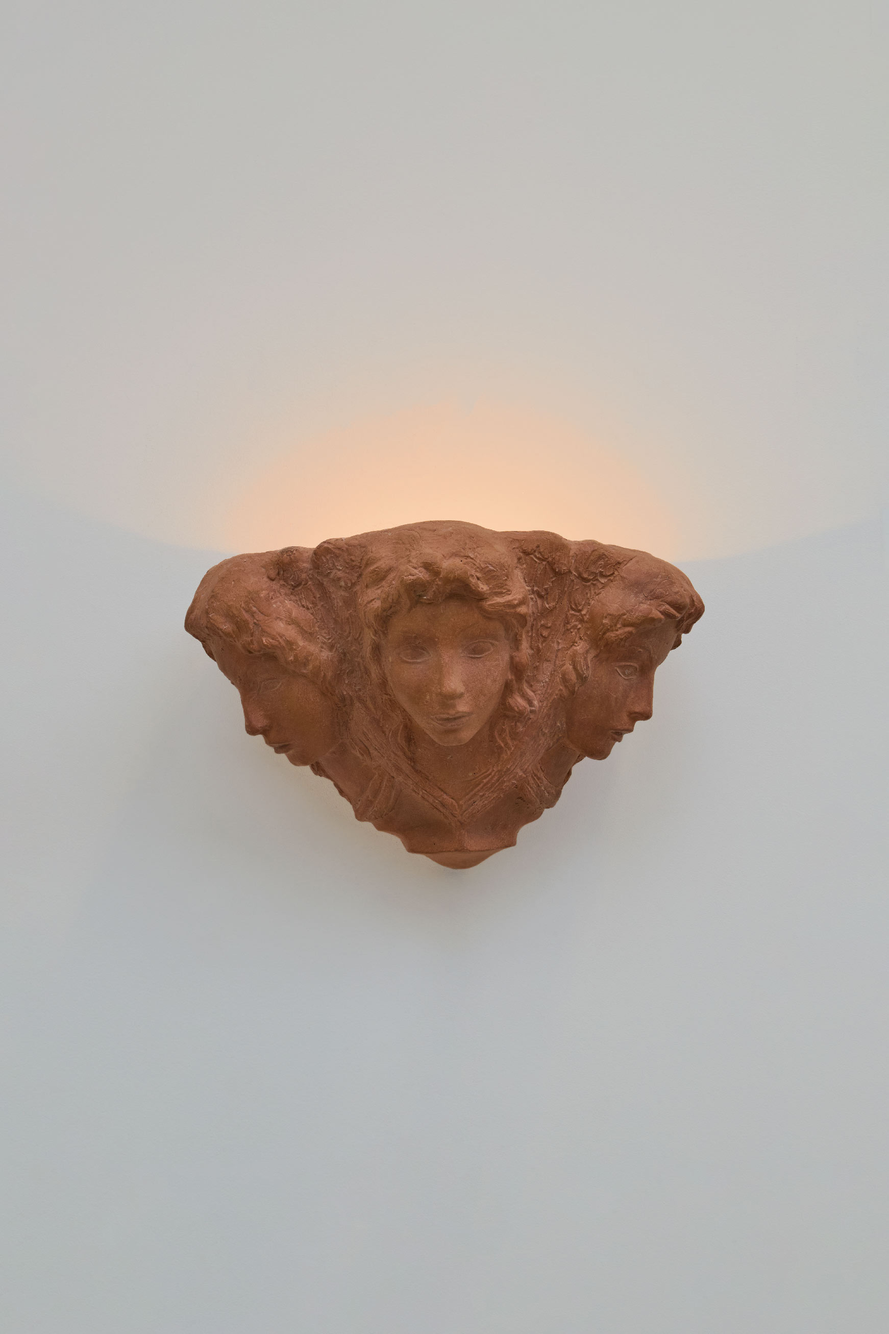 Vadim Androusov for André Arbus, Pair of  “Trois têtes de femmes” sconces, vue 01
