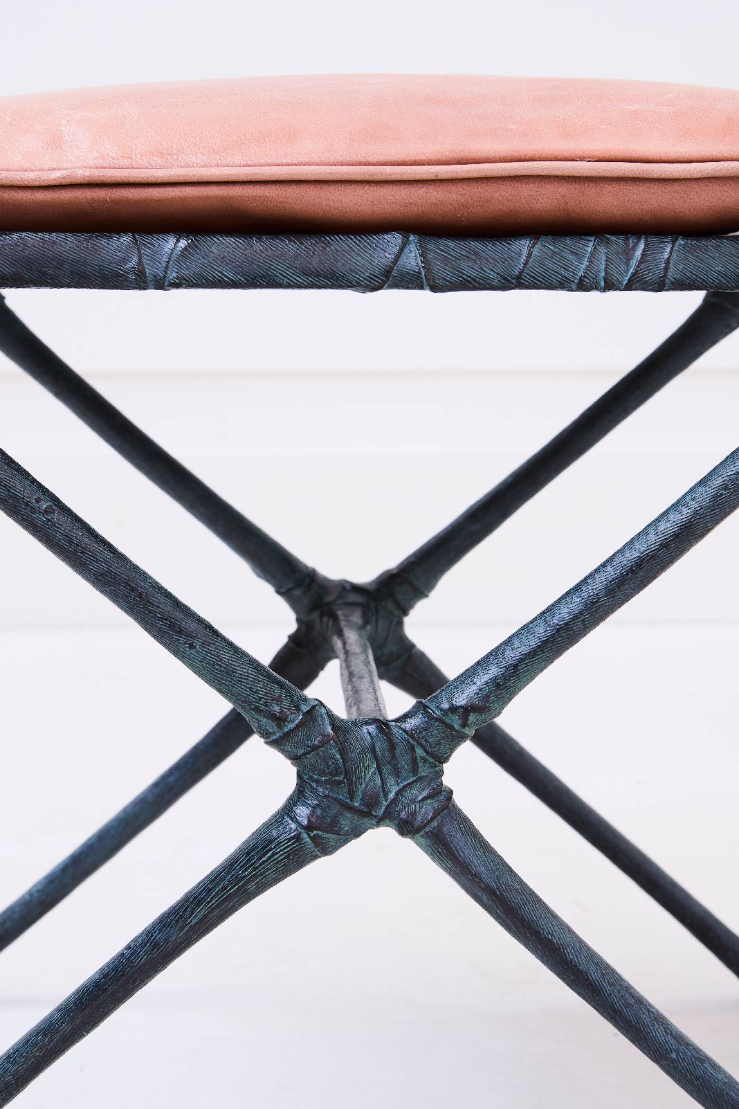 Bahman Dadkhah, Pair of stools, vue 01