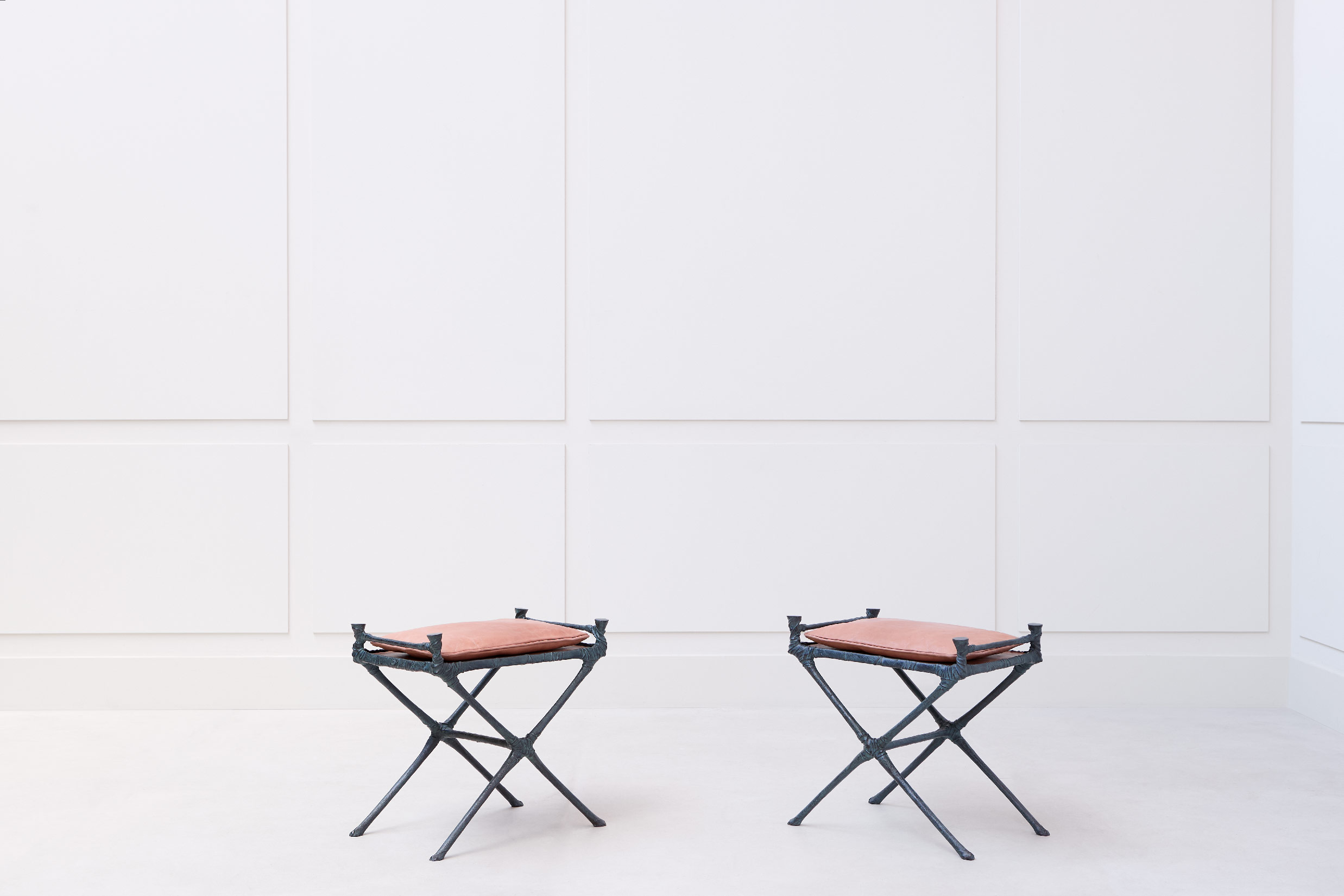 Bahman Dadkhah, Pair of stools, vue 01