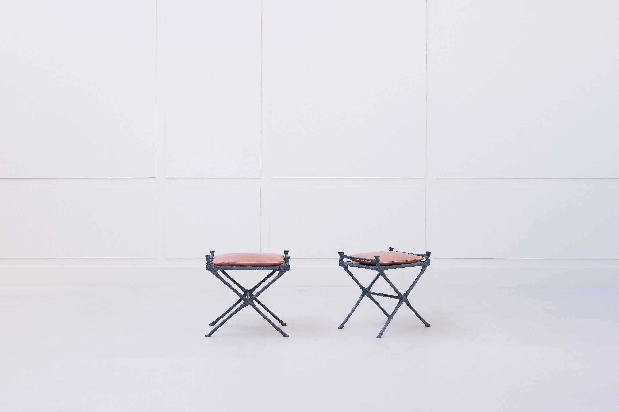 Bahman Dadkhah, Pair of stools, vue 01