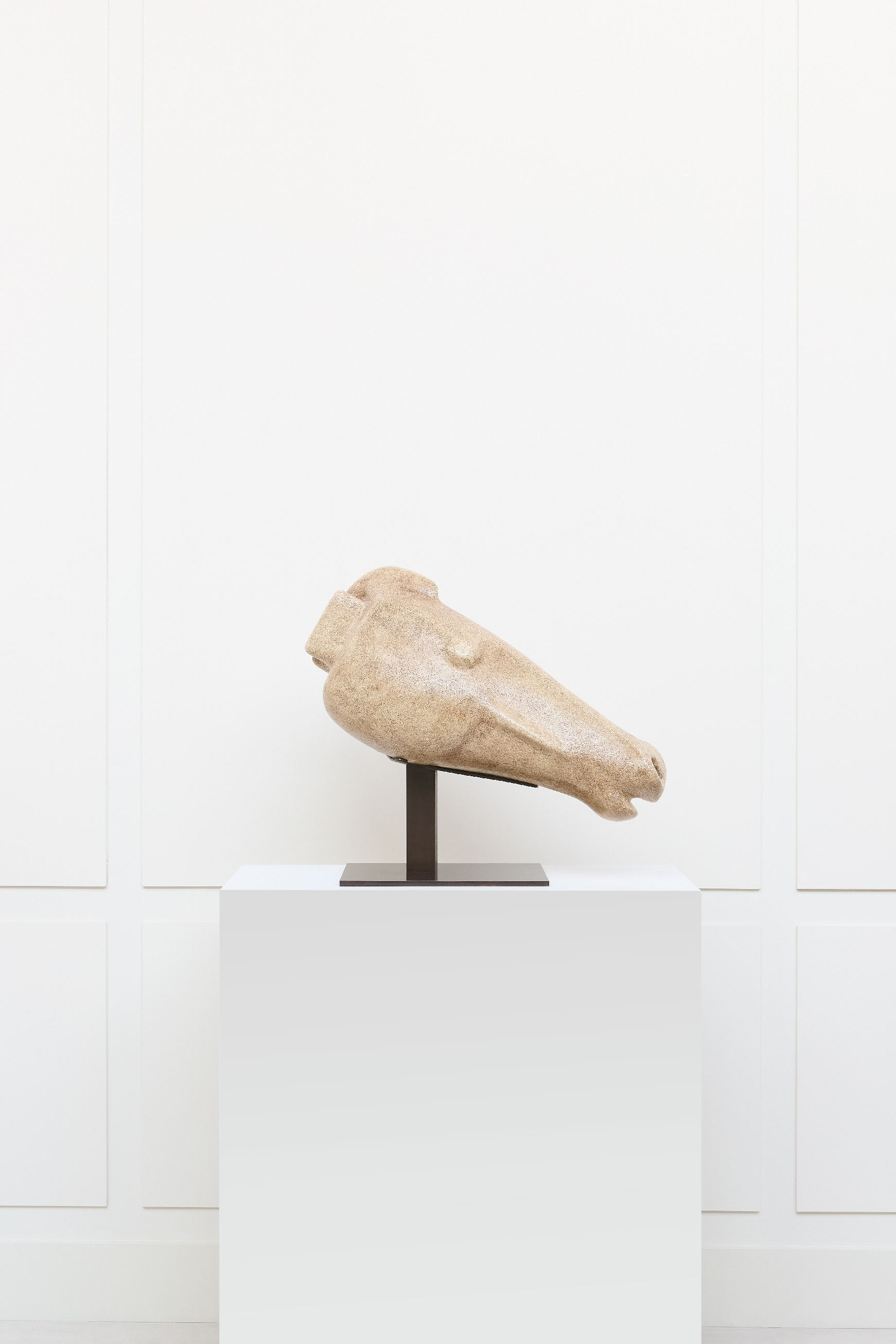 Michelle Hartmann known as Michell, Horse head sculpture, vue 01