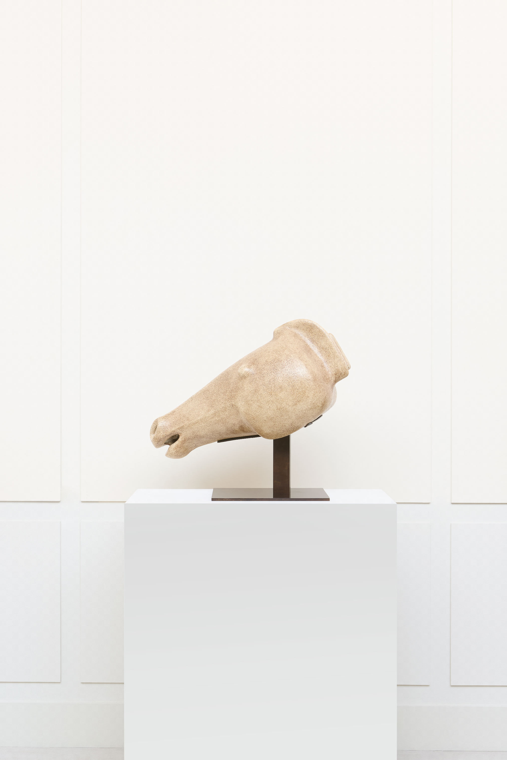 Michelle Hartmann known as Michell, Horse head sculpture, vue 01