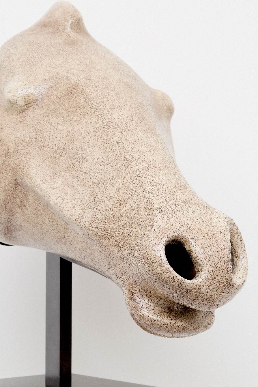 Michelle Hartmann known as Michell, Horse head sculpture, vue 01