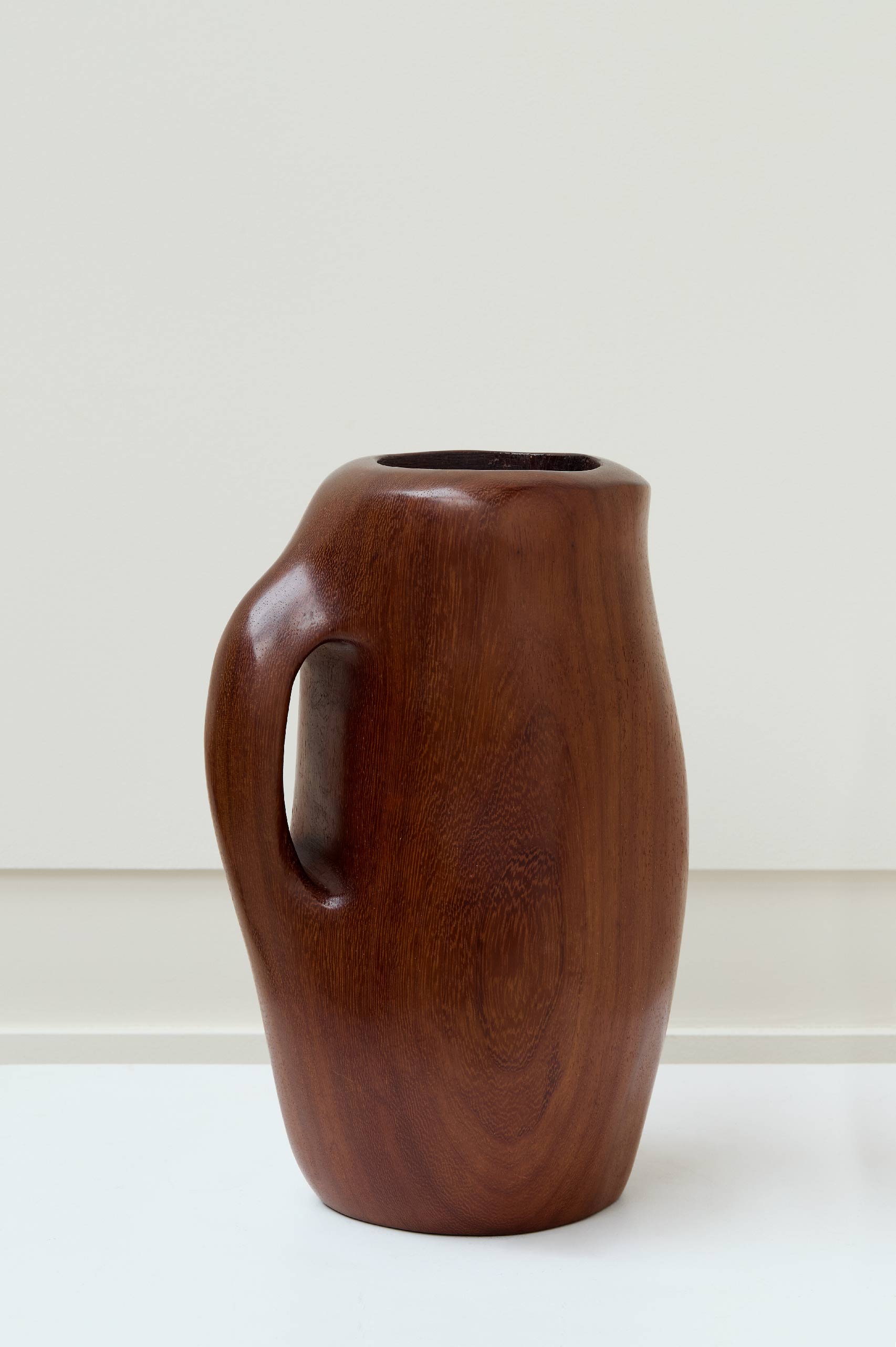 Alexandre Noll, Mahogany jug, vue 01