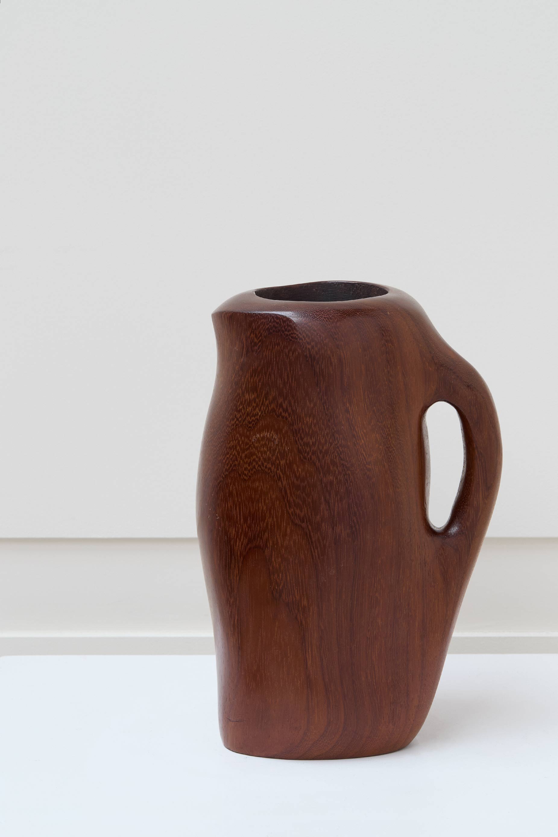 Alexandre Noll, Mahogany jug, vue 01